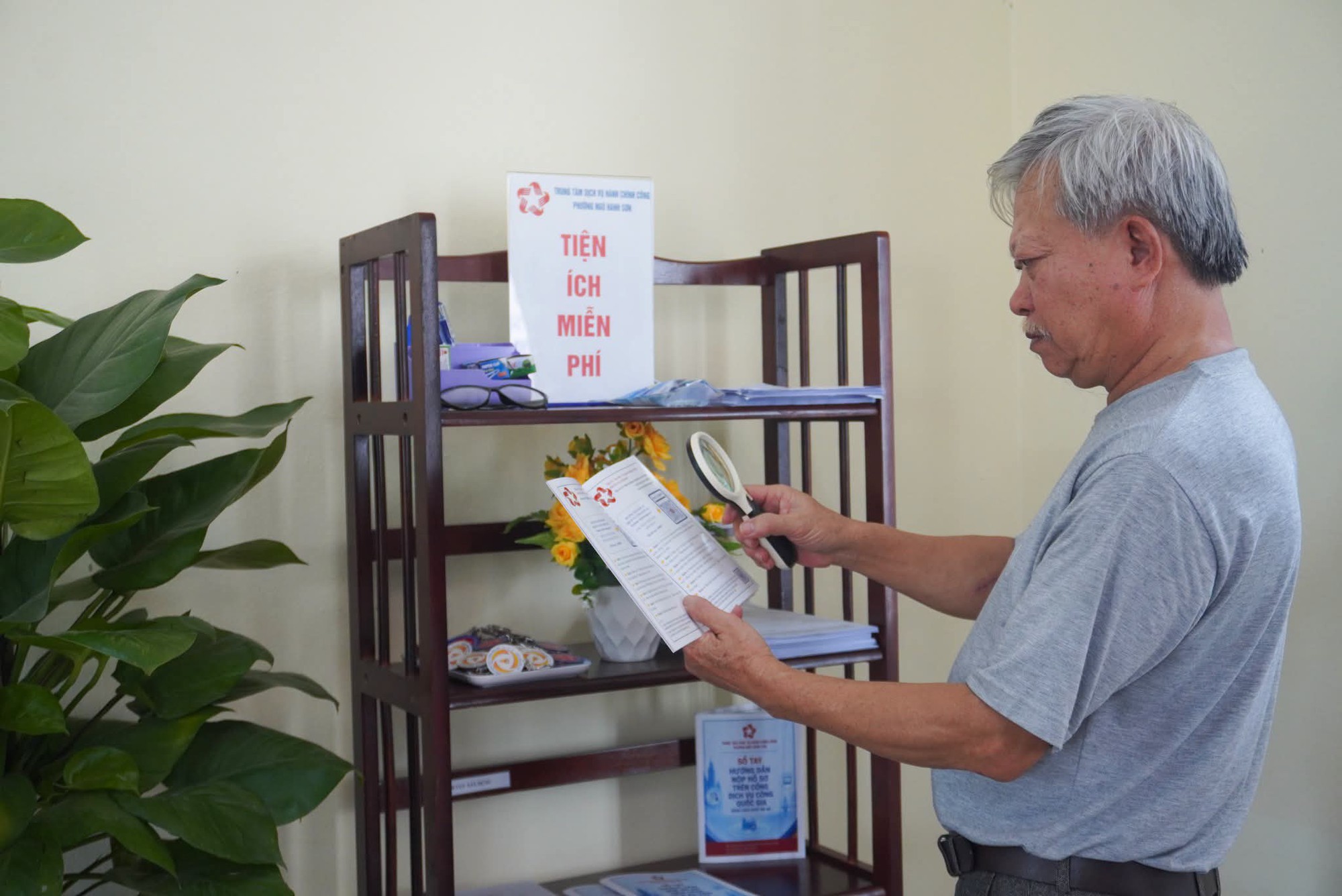 Hành chính công về khu dân cư, người Đà Nẵng vui vì được hỗ trợ tận tình- Ảnh 4.