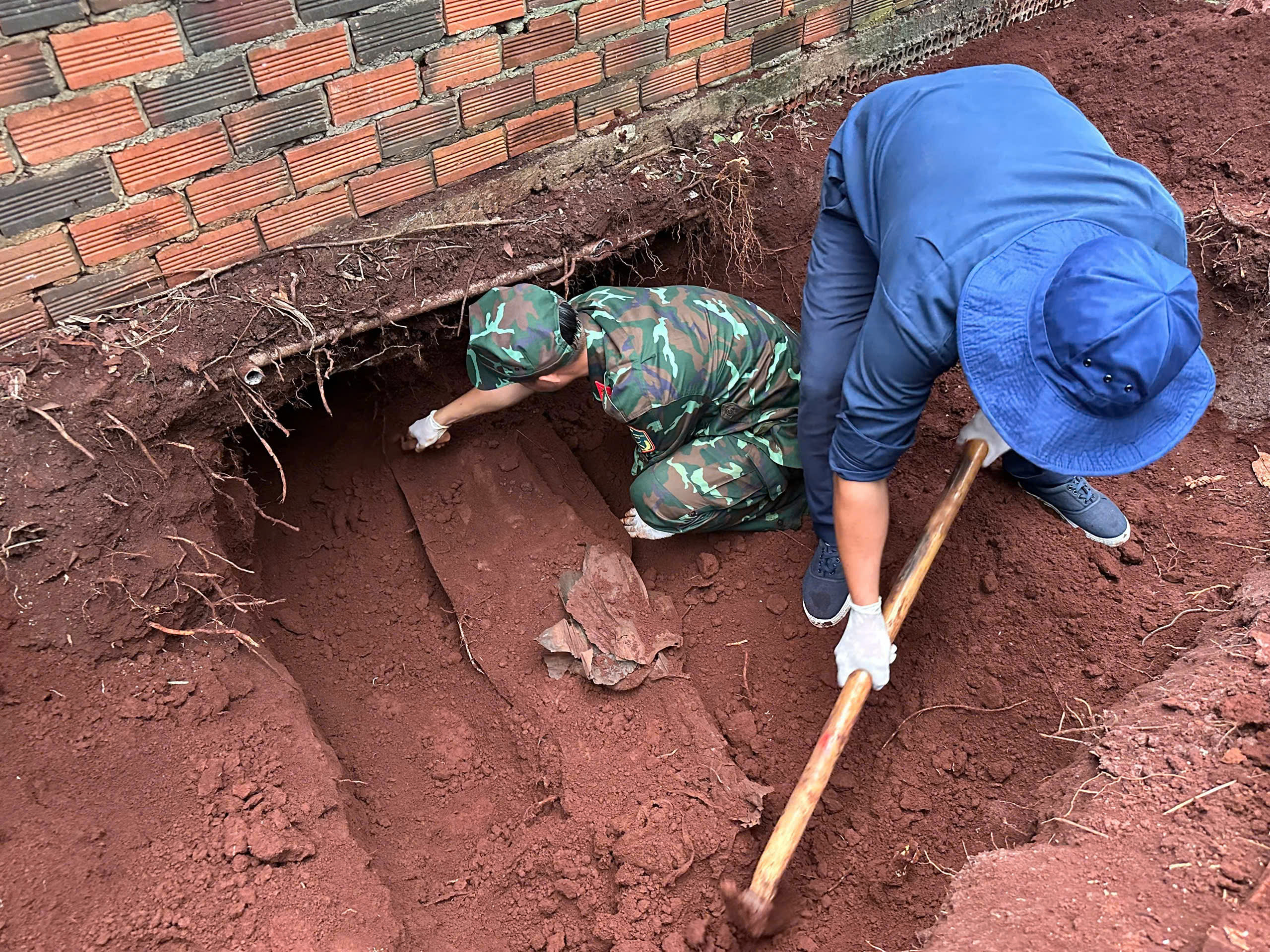 Đồng Nai tìm hài cốt liệt sĩ: 'Cái hàng rào đè lên ngực bác ấy'- Ảnh 1.