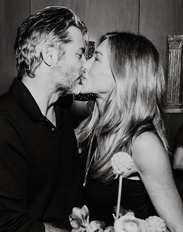 Chuyện tình của Jennifer Aniston và nhà thôi miên sau hơn 1 năm bên nhau - Ảnh 3.