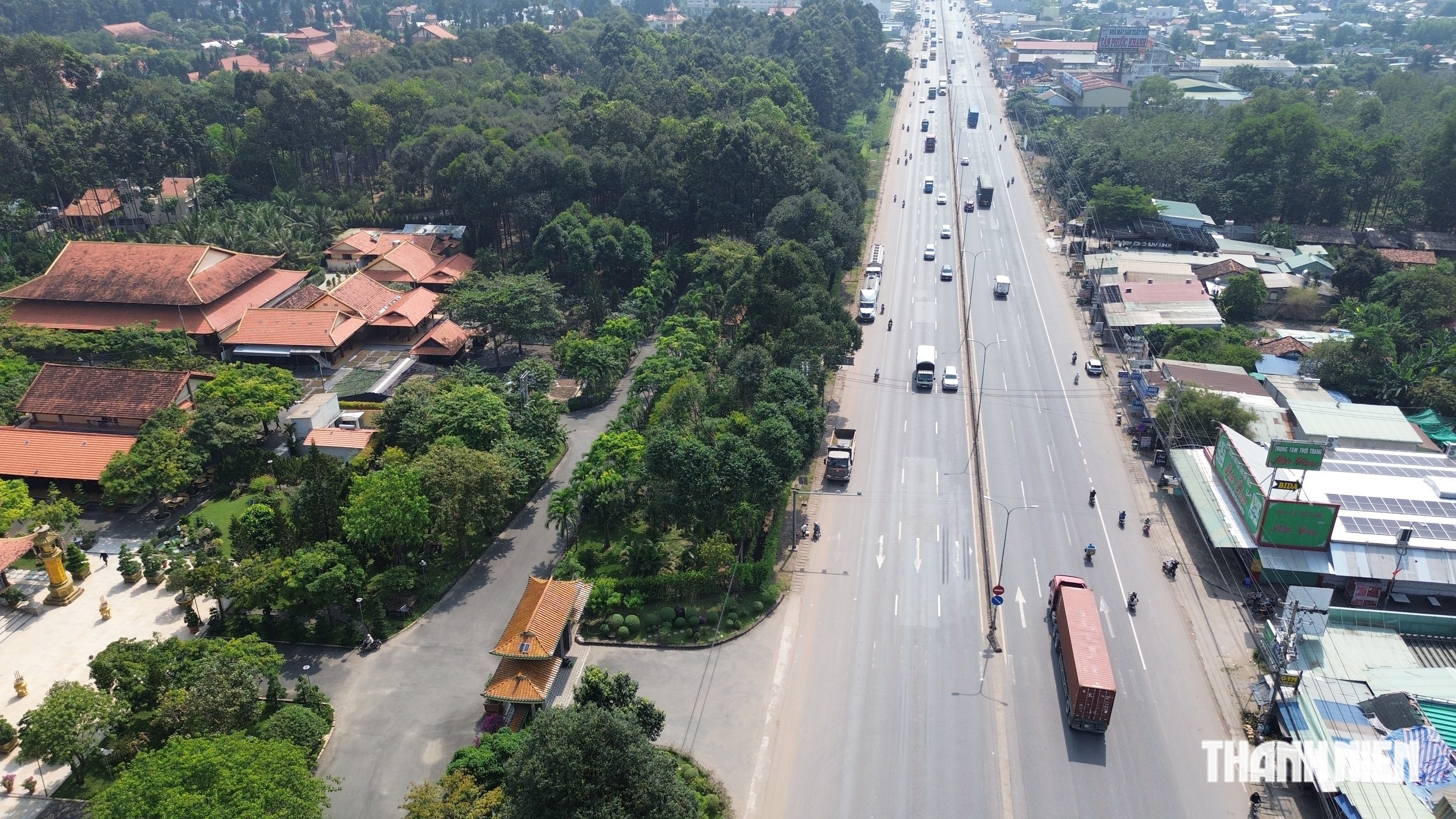 Kiến trúc tuyệt đẹp của 2 Thiền viện phái Trúc Lâm cạnh nhau trên quốc lộ 51 - Ảnh 1.