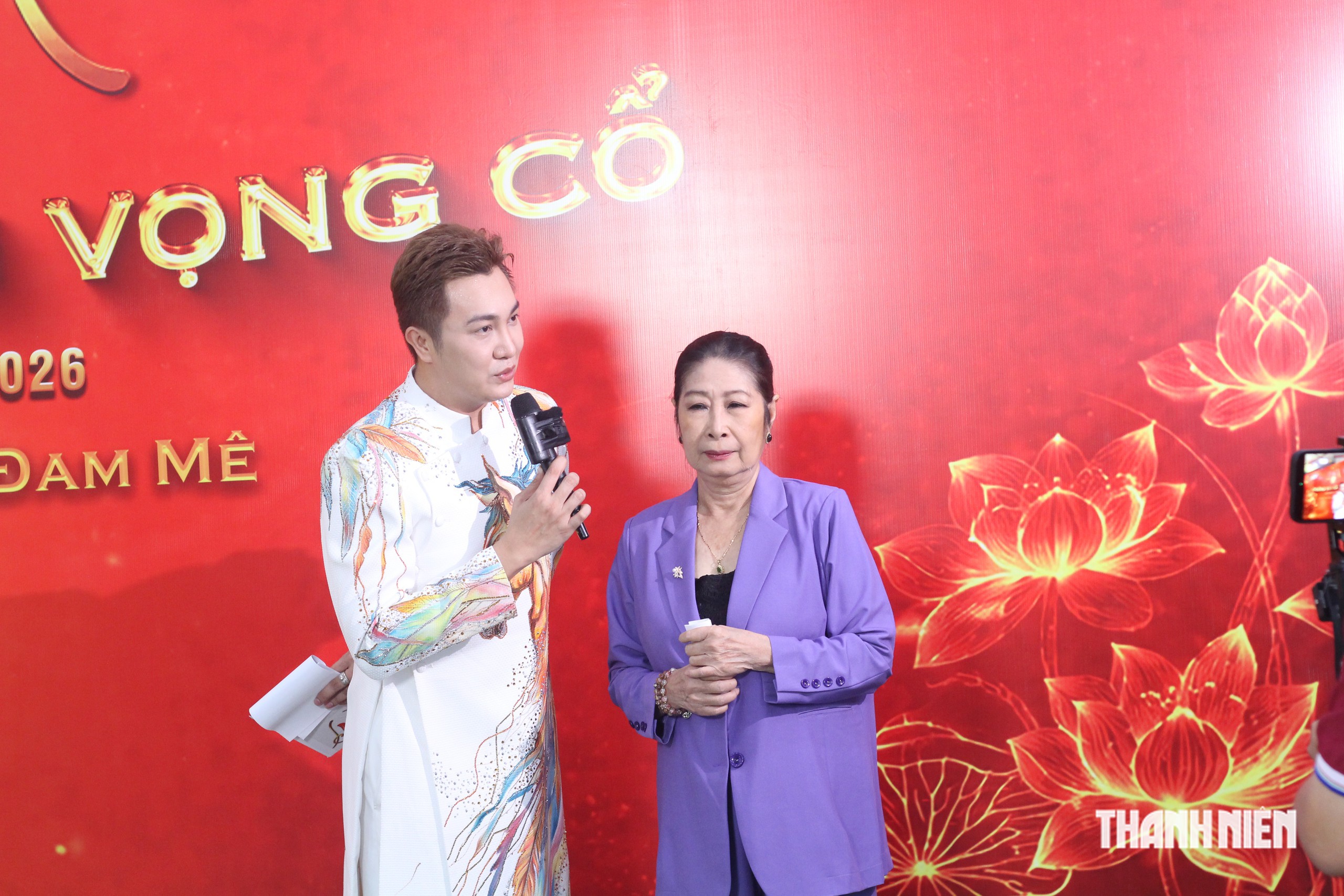 NSND Trọng Phúc, NSND Phượng Loan gây xúc động trong gala 'Chuông vàng vọng cổ' - Ảnh 1.