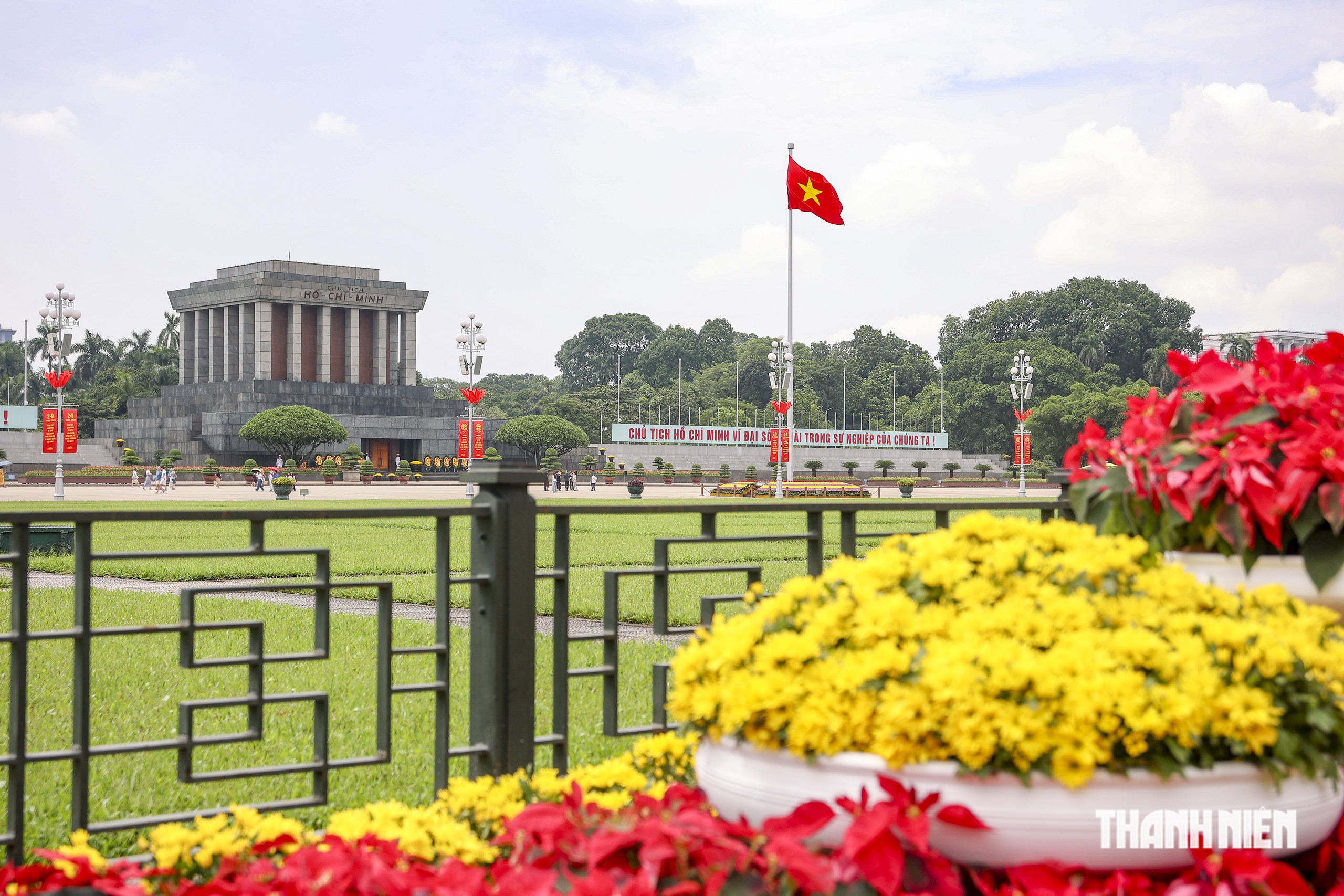 Hà Nội những ngày rực rỡ cờ, hoa- Ảnh 3.