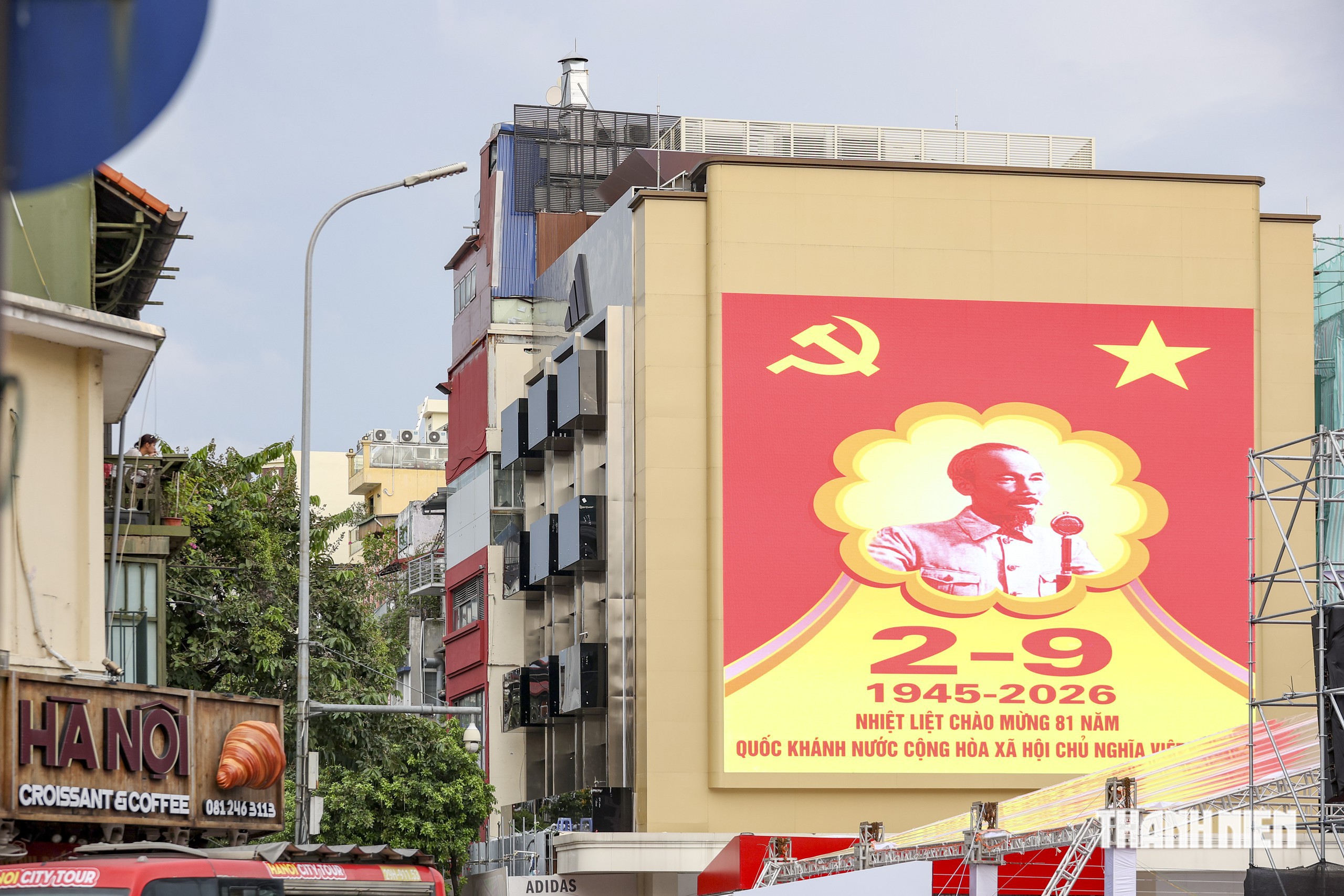 Hà Nội những ngày rực rỡ cờ, hoa- Ảnh 8.
