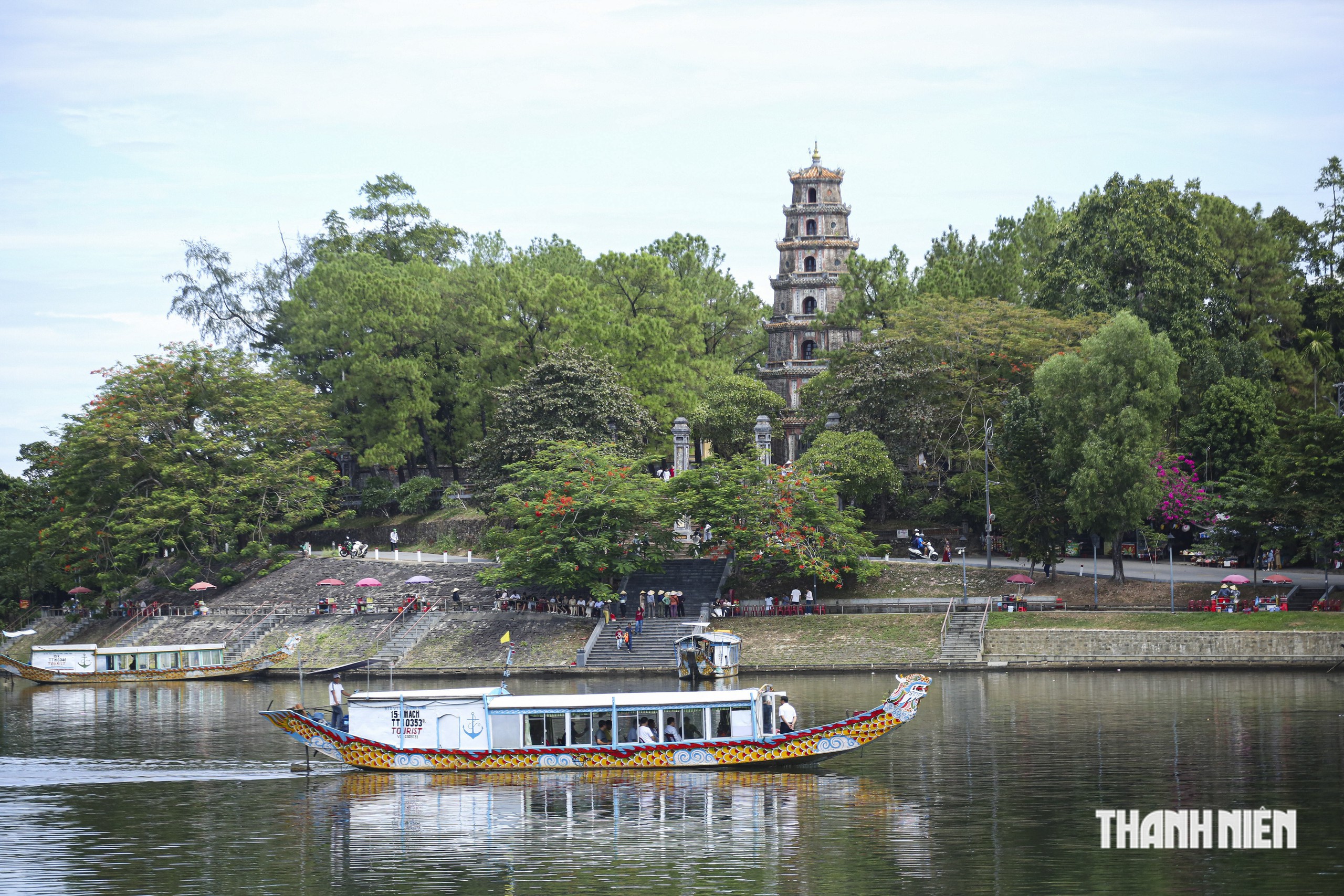 'View triệu đô' bắt trọn chùa Thiên Mụ thu hút giới trẻ xếp hàng check-in- Ảnh 3.