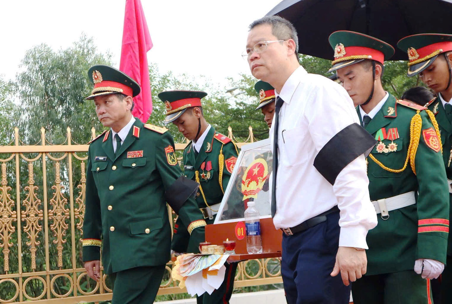 V&agrave;o hang đ&aacute; t&igrave;m đồng đội sau nửa thế kỷ: H&agrave;nh tr&igrave;nh của những người l&iacute;nh thời b&igrave;nh- Ảnh 8.