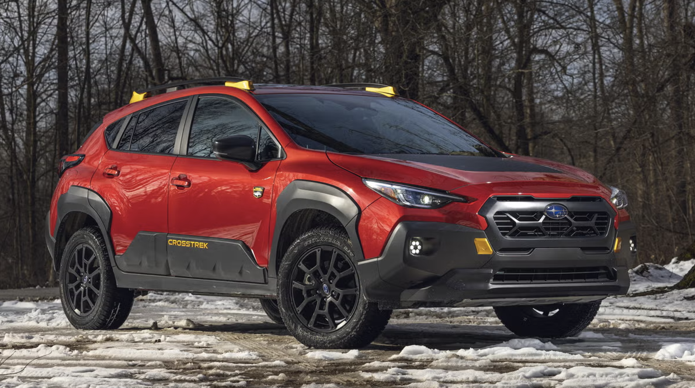 Tại sao ô tô SUV thường có nhiều chi tiết ốp nhựa đen quanh thân xe? - Ảnh 1.