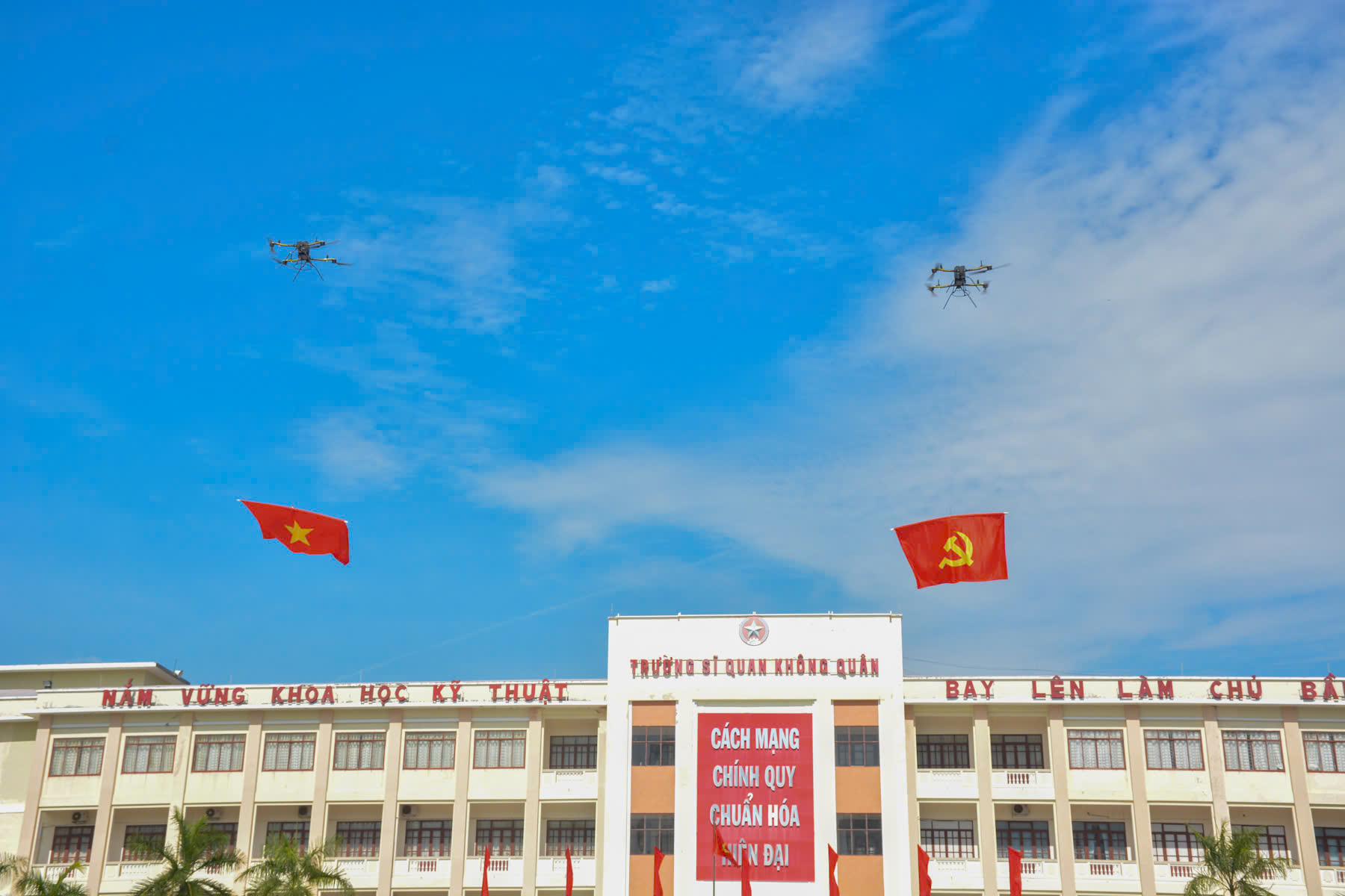 Trường Sĩ quan Không quân thành lập trung tâm huấn luyện phương tiện không người lái- Ảnh 4.