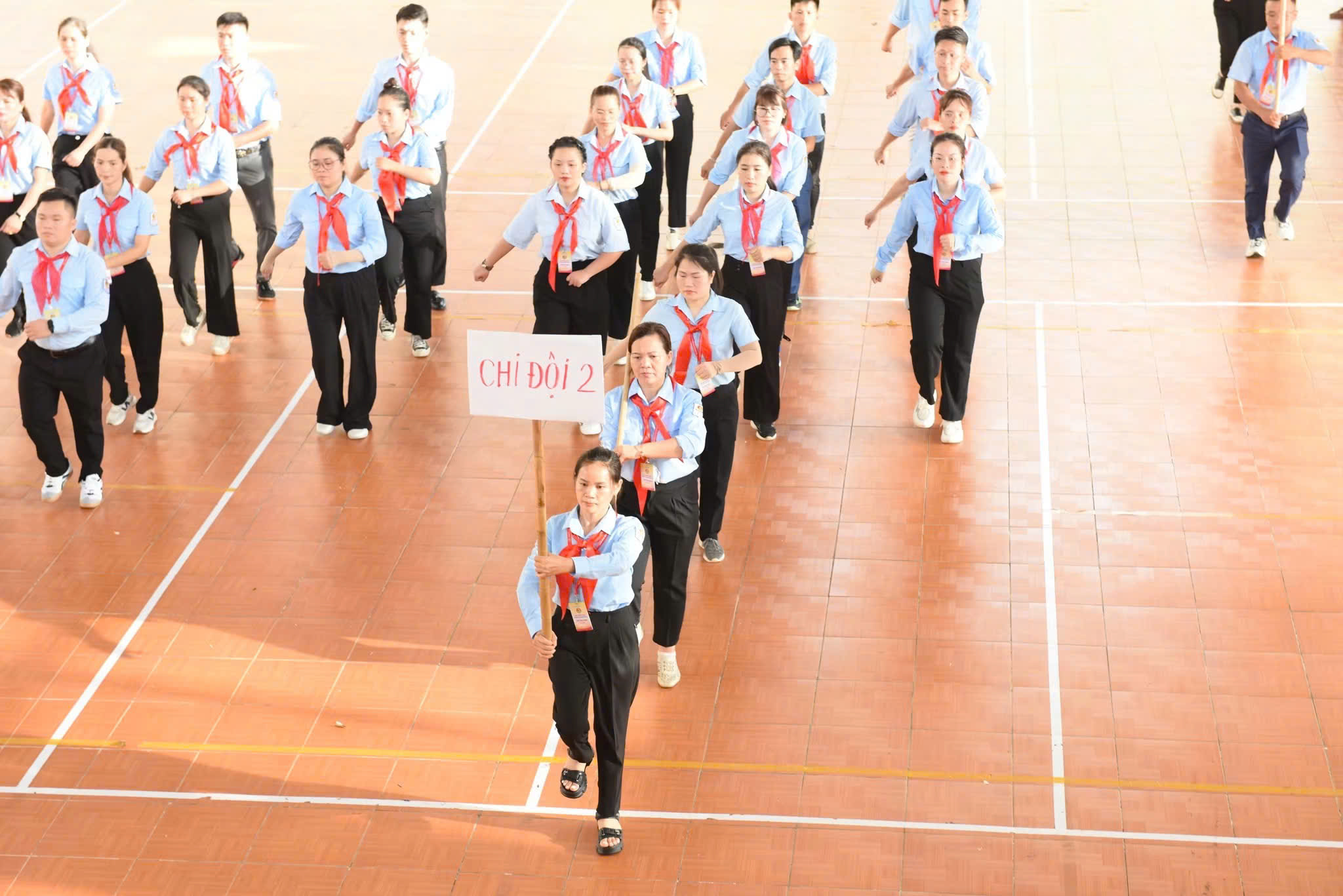 Hình ảnh thiếu nhi trình diễn phản cảm không phải là nghi thức Đội- Ảnh 4.