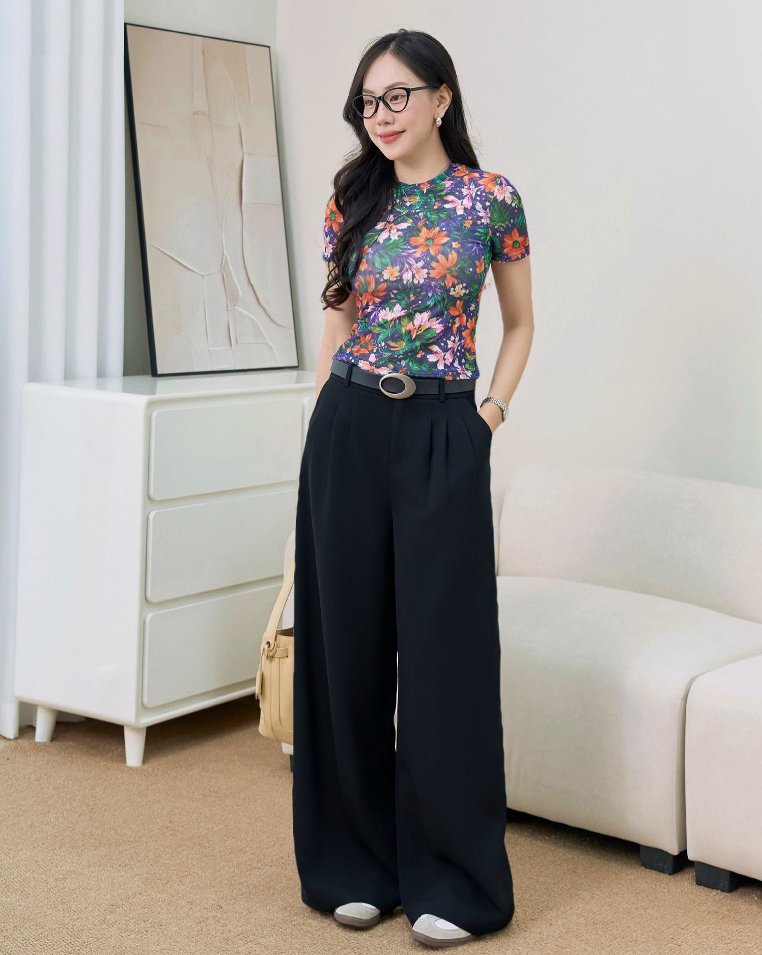 Quần ống rộng và giày thể thao, cặp đôi phóng khoáng vượt thời gian- Ảnh 5.