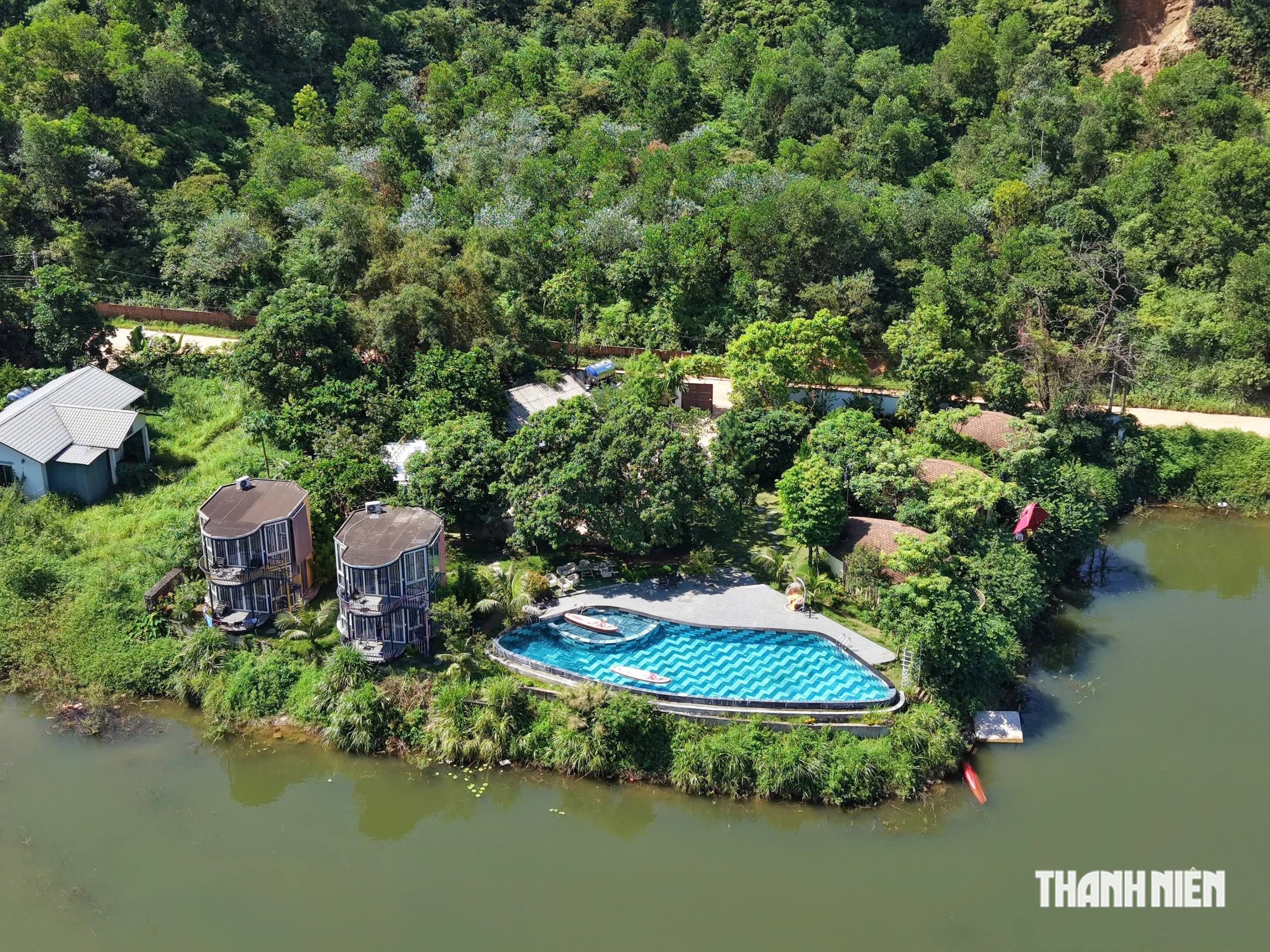 Villa, homestay mọc như nấm trong rừng phòng hộ: 1.001 cách chèo kéo 'xẻ thịt' lá phổi xanh- Ảnh 1.