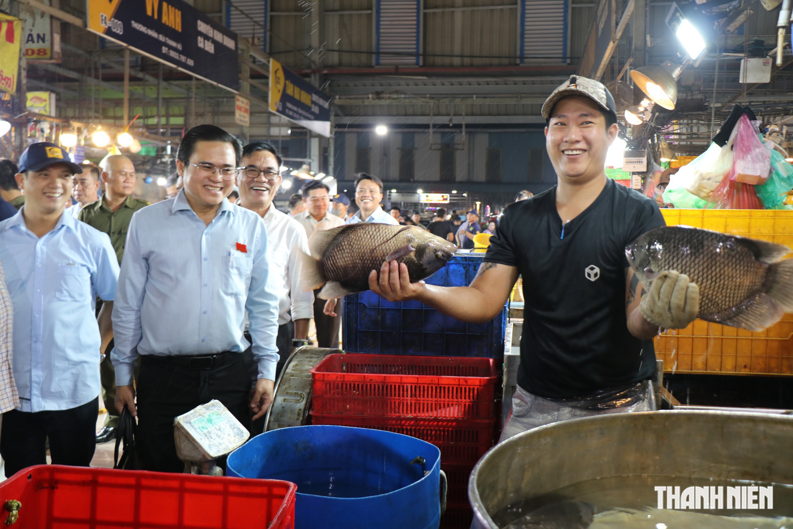 Giám sát an toàn thực phẩm tại chợ đầu mối lớn nhất Việt Nam- Ảnh 2.