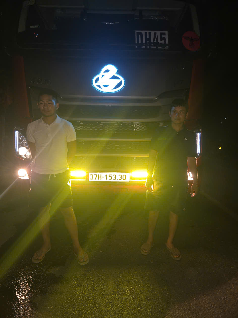 'Con voi chui lọt lỗ kim': 4 xe tải chở gần 50 tấn hàng lậu qua biên giới- Ảnh 2.