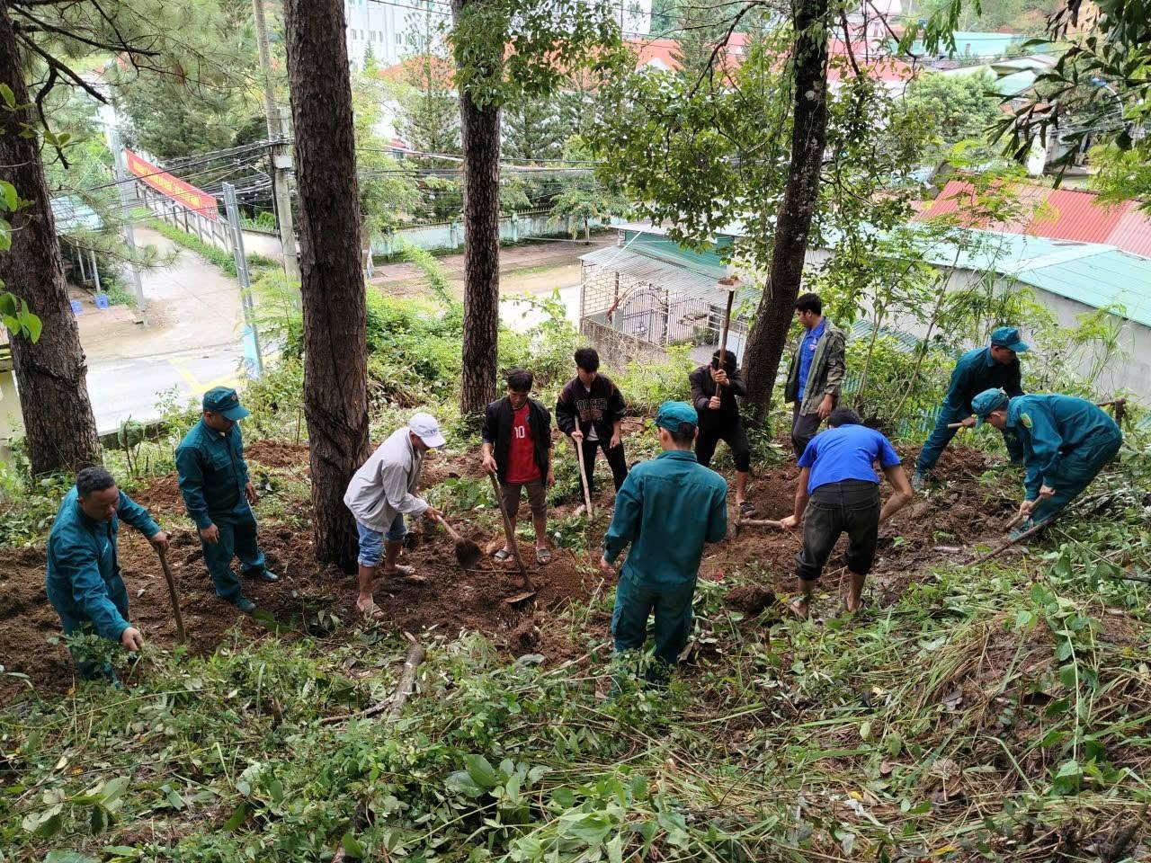 Quảng Ngãi: Tìm thấy hài cốt liệt sĩ cùng lọ thủy tinh đựng dầu chống vắt, muỗi - Ảnh 2.