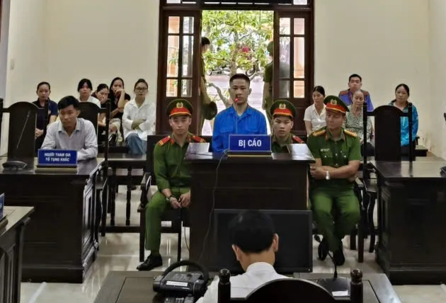 Vụ chiếm giữ 500 triệu chuyển nhầm: Xử phạt 12 tháng tù bị cáo Nguyễn Thế Lữ- Ảnh 1.