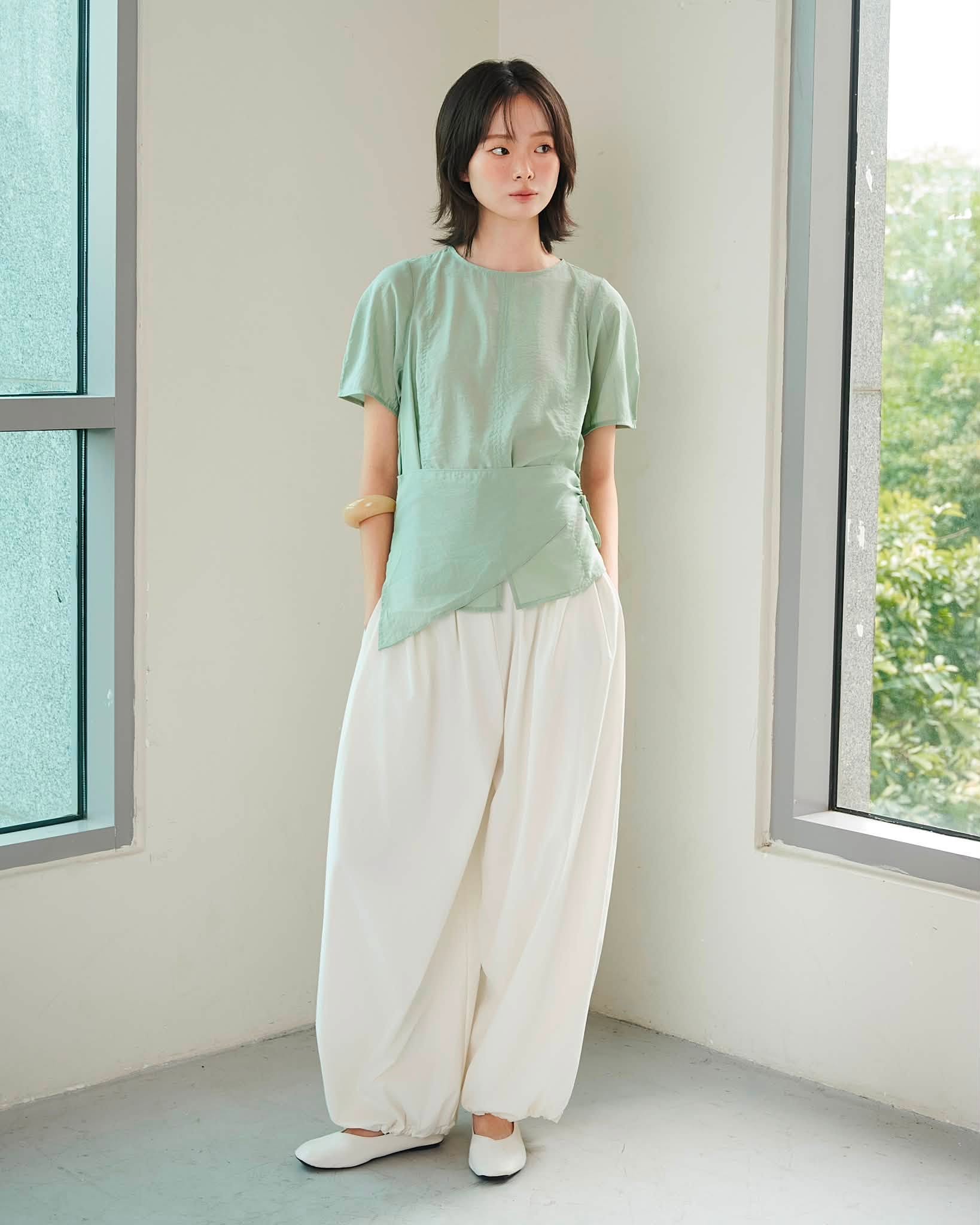 Phong c&aacute;ch office chic v&agrave; b&iacute; quyết phối đồ c&ocirc;ng sở hiện đại- Ảnh 2.