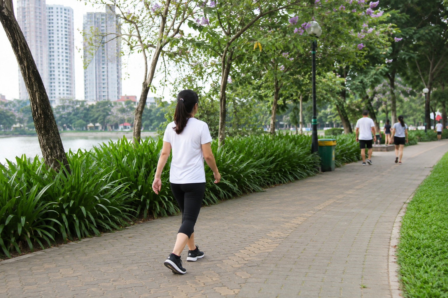 Đi bộ mỗi ngày vẫn không khỏe hơn? Chuyên gia chỉ ra 4 sai lầm phổ biến - Ảnh 1.