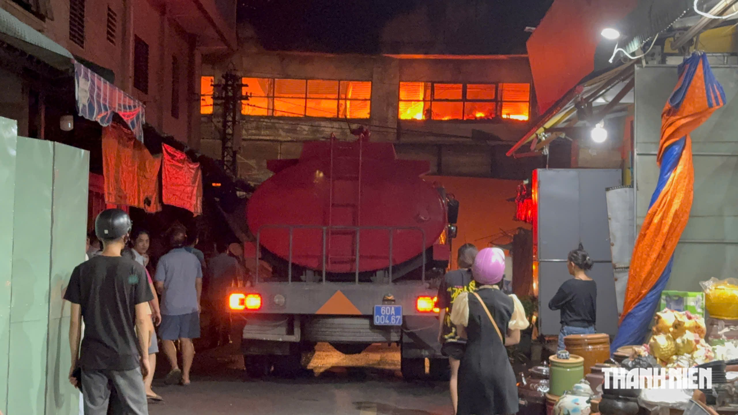 Huy động lực lượng 'khủng' để khống chế đám cháy trong khu vực chợ Biên Hòa- Ảnh 2.