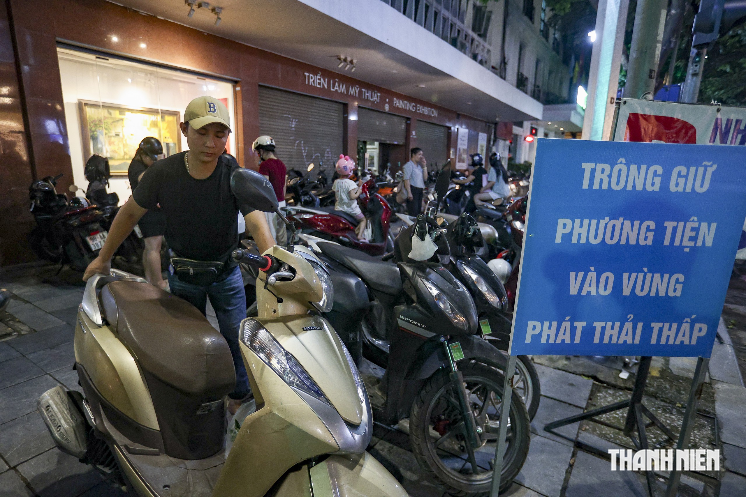 Người Hà Nội 'rèn thói quen' mới ở vùng phát thải thấp - Ảnh 3.