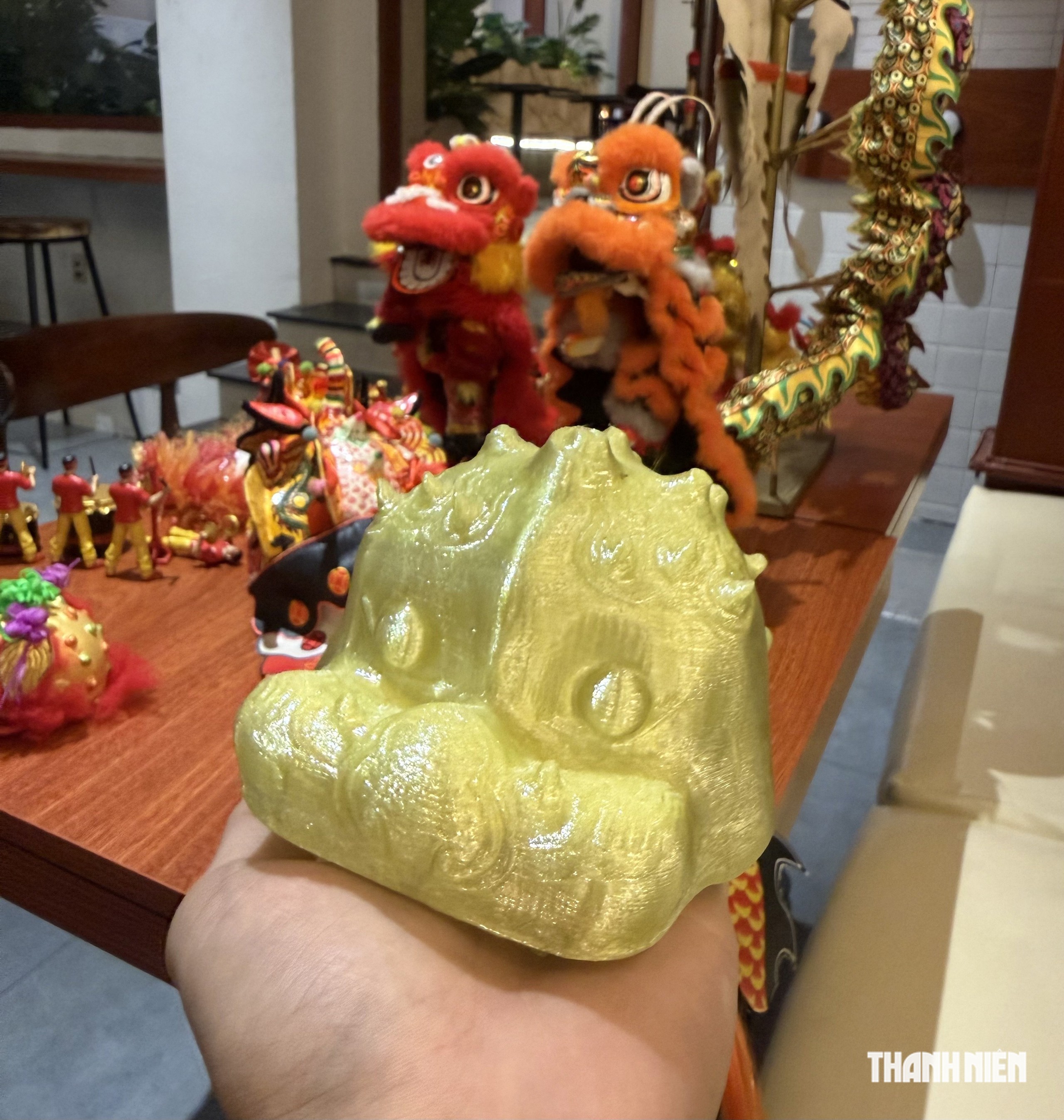 Đầu lân mini giá vài trăm ngàn đồng có gì mà nhiều người mê đắm? - Ảnh 2.