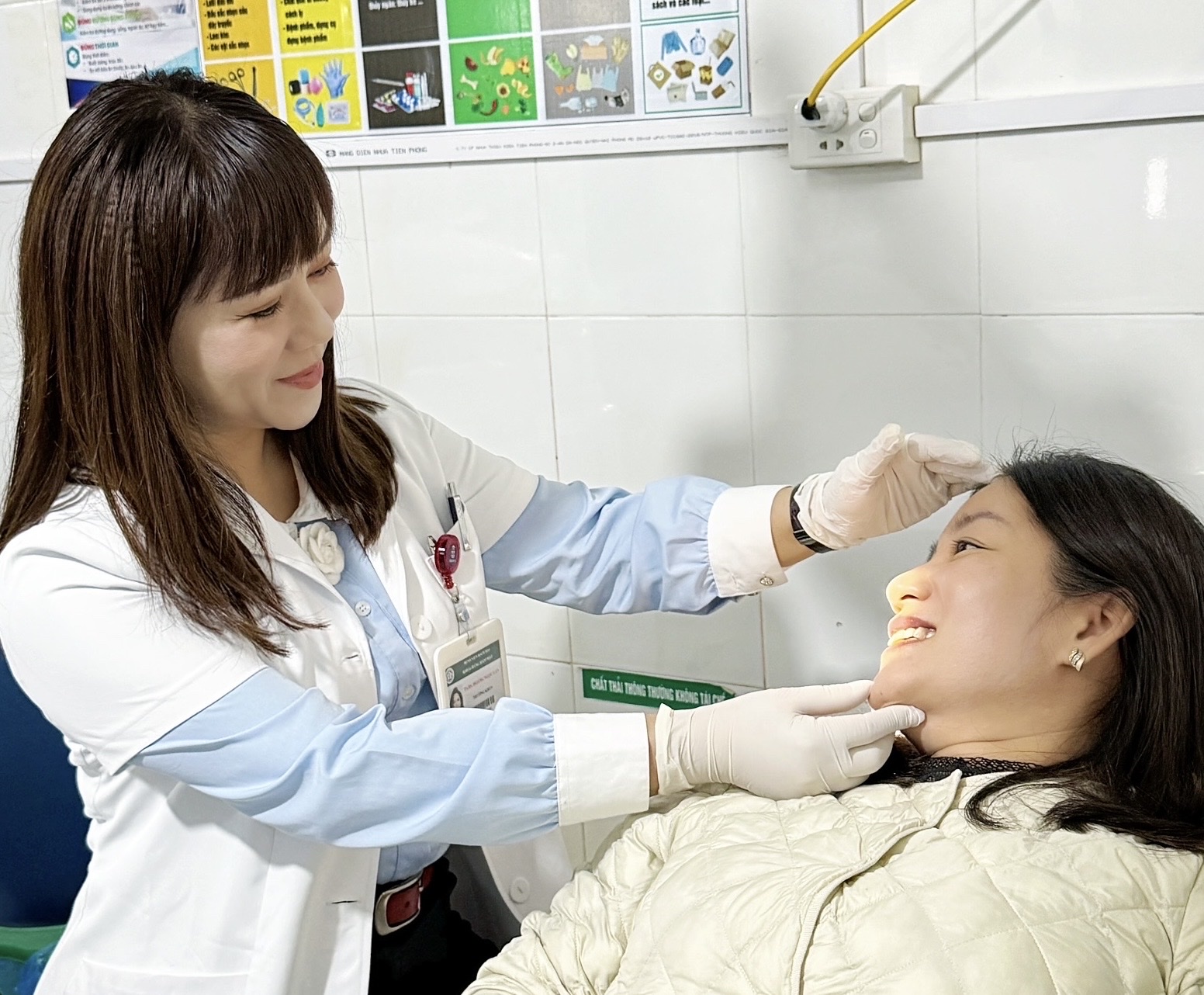 Làm sao biết được chất lượng thật của răng giả - Ảnh 2.