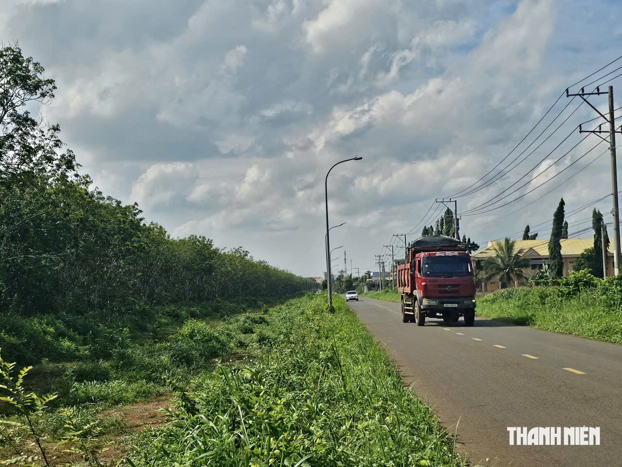 Tỉnh lộ ĐT997 thi công ì ạch, chính quyền liên tục kiến nghị đẩy nhanh tiến độ - Ảnh 3.