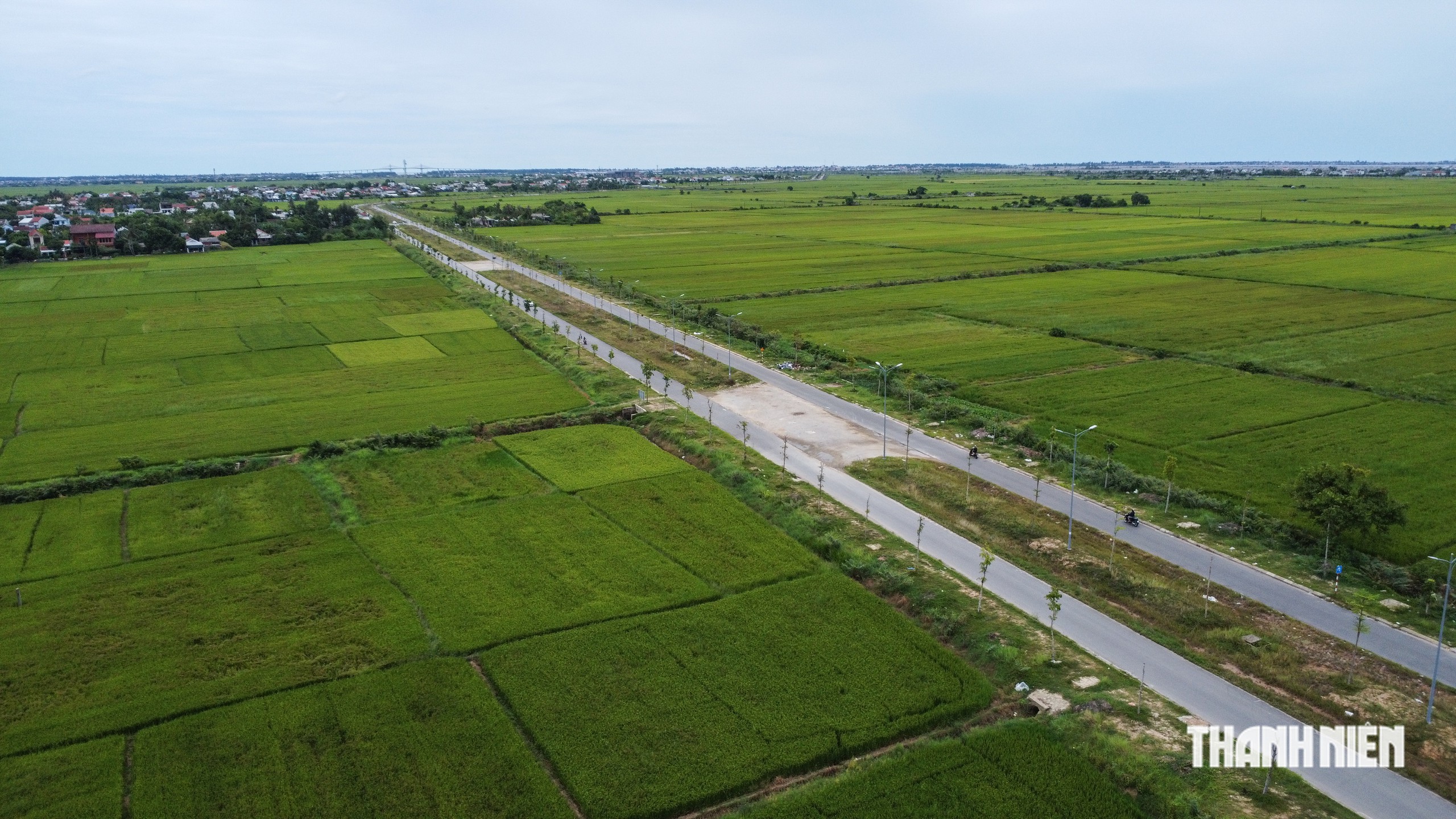 Đường gần 200 tỉ đồng ở Huế thi công 8 năm chưa xong, cỏ rác ngổn ngang - Ảnh 11.