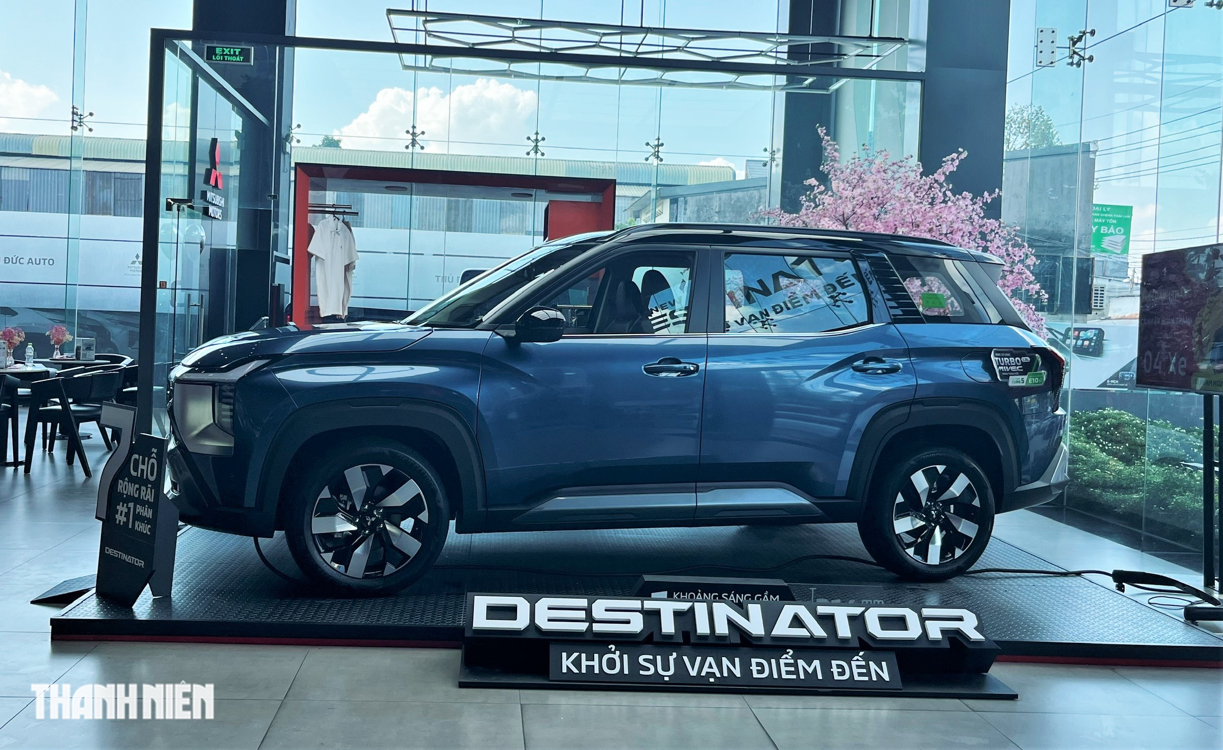 Mitsubishi Destinator giảm giá về sát mốc 700 triệu trước sức ép từ Mazda CX-5 - Ảnh 1.