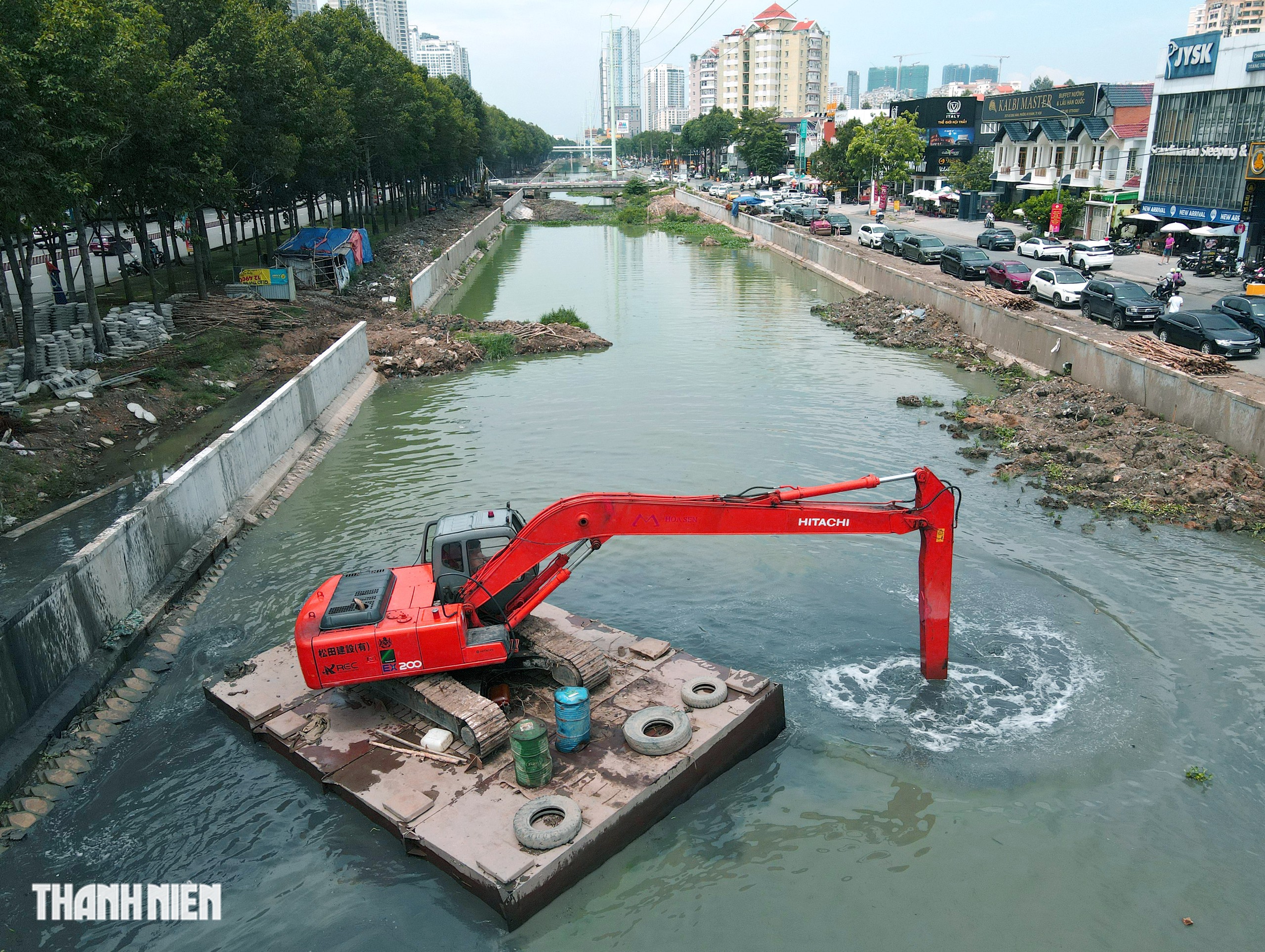 TP.HCM: Cận cảnh rạch Đá Đỏ dần 'lột xác' bên tuyến metro số 1- Ảnh 4.