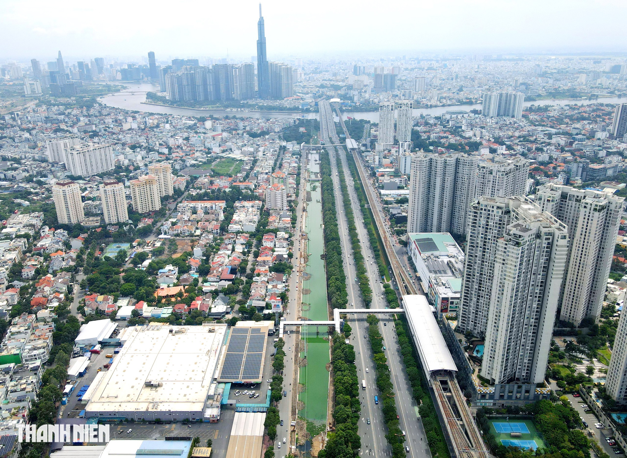 TP.HCM: Cận cảnh rạch Đá Đỏ dần 'lột xác' bên tuyến metro số 1- Ảnh 1.