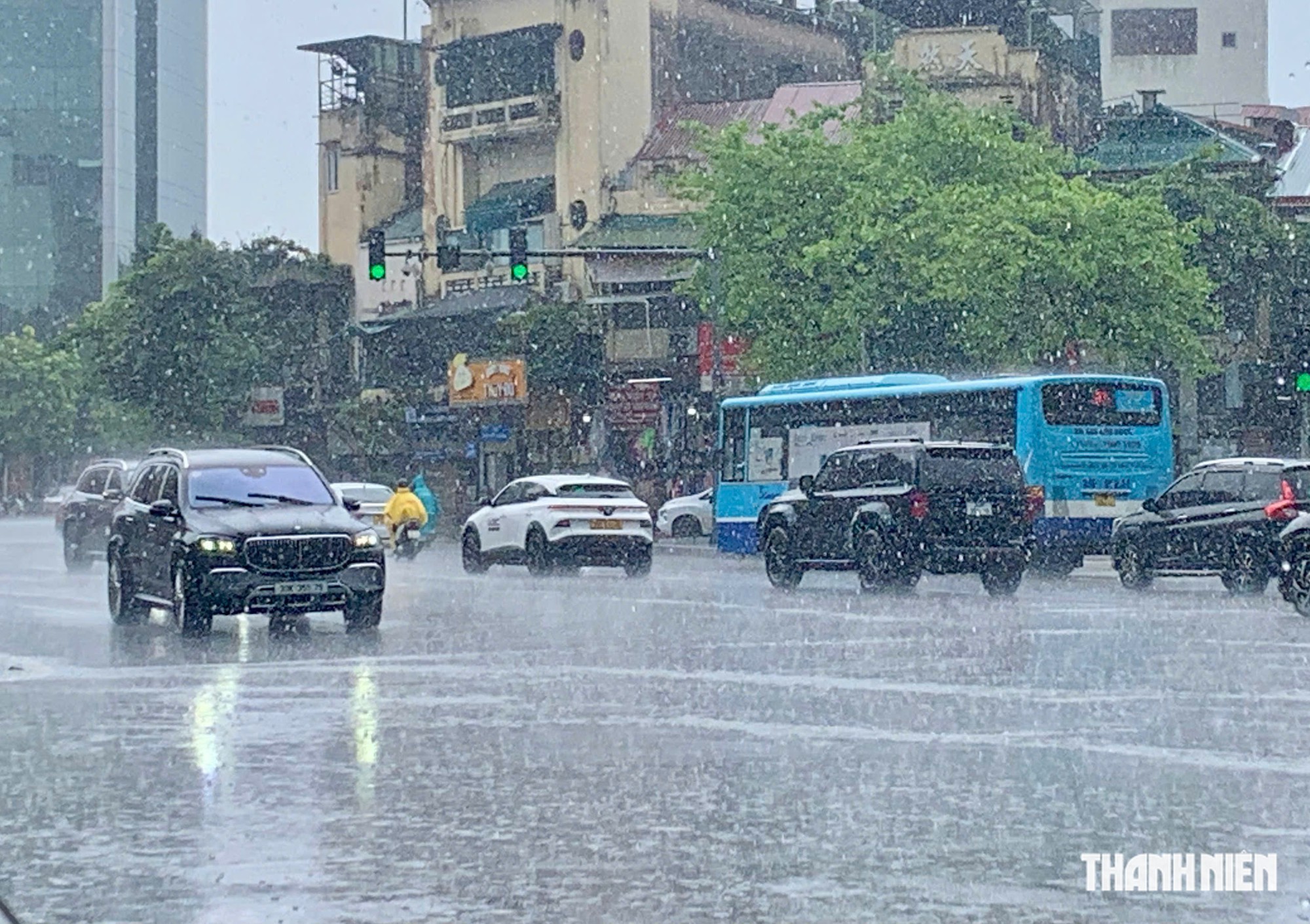 Dự báo thời tiết hôm nay 7.8: Miền Bắc giảm mưa, nắng nóng trở lại - Ảnh 1.