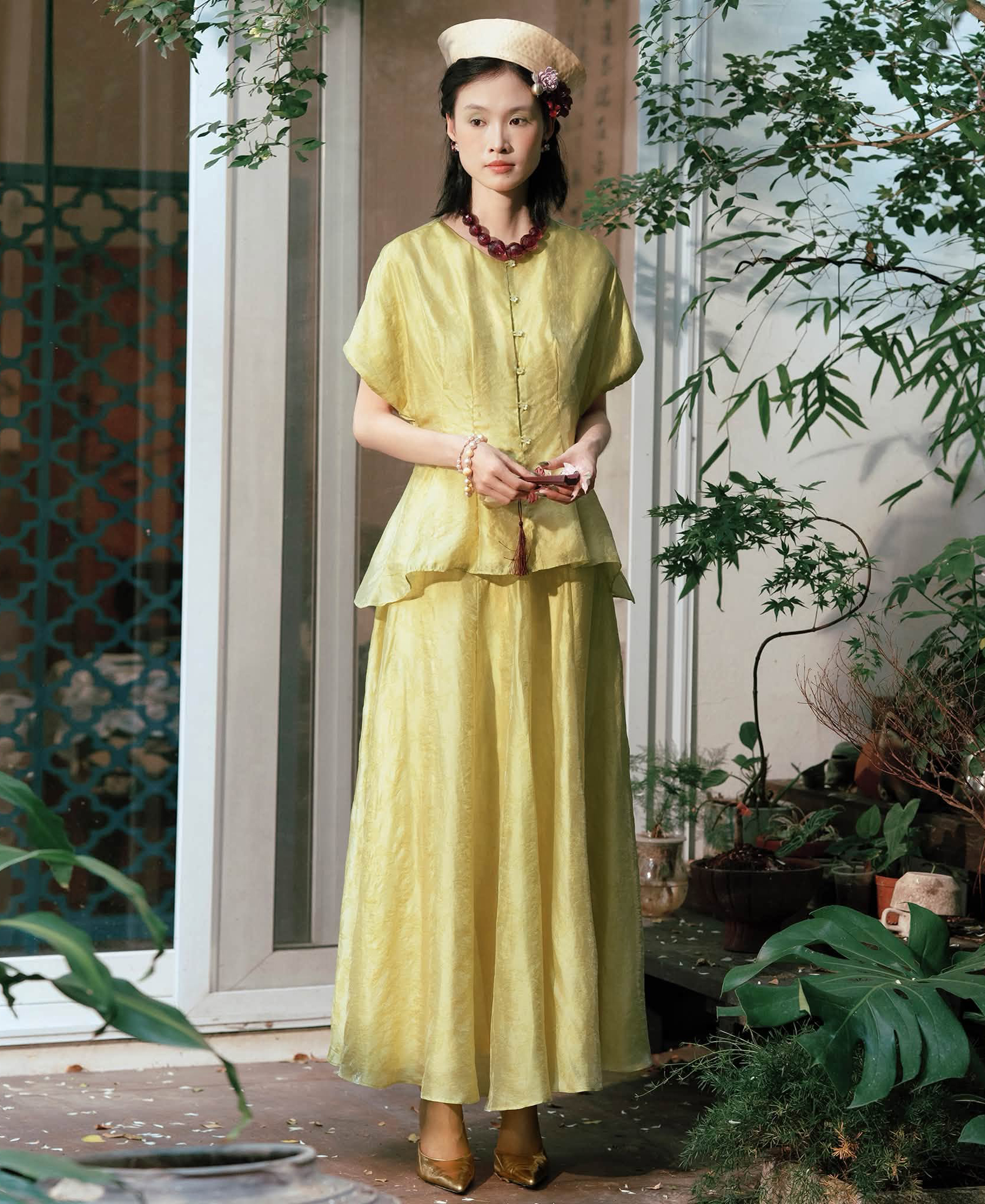 Diện áo lụa tôn dáng, tạo điểm nhấn riêng cho quý cô công sở - Ảnh 8.