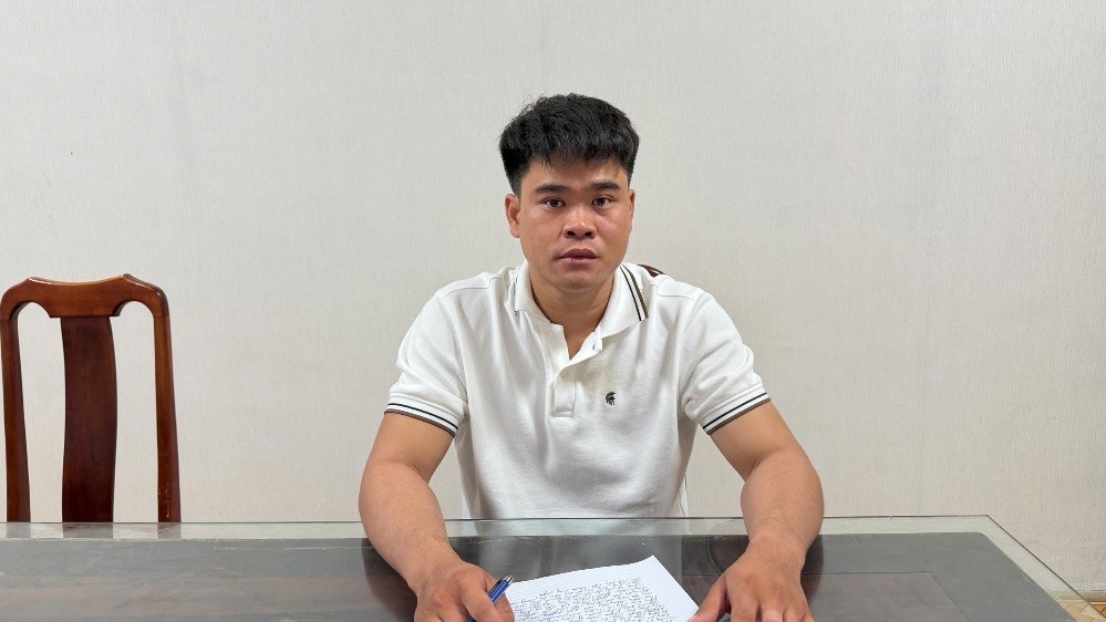 Vụ bạo hành con gái riêng của nhân tình: Khởi tố 'cha dượng' tội hànhhạ người khác - Ảnh 1.