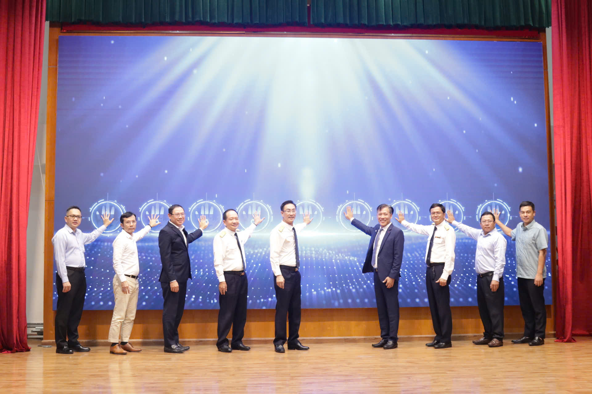 AI tự động gọi điện nhắc thuế, thông báo tạm hoãn xuất cảnh…- Ảnh 1.