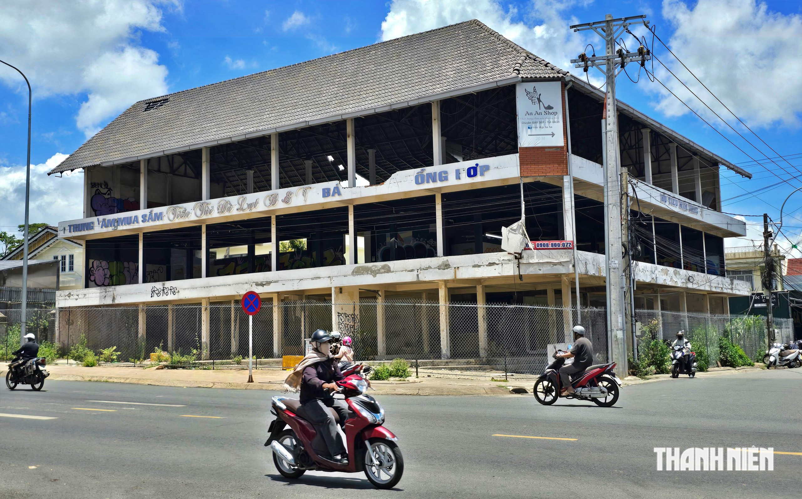 Cận cảnh nhiều biệt thự, 'đất vàng' bỏ hoang ở trung tâm Đà Lạt - Ảnh 4.