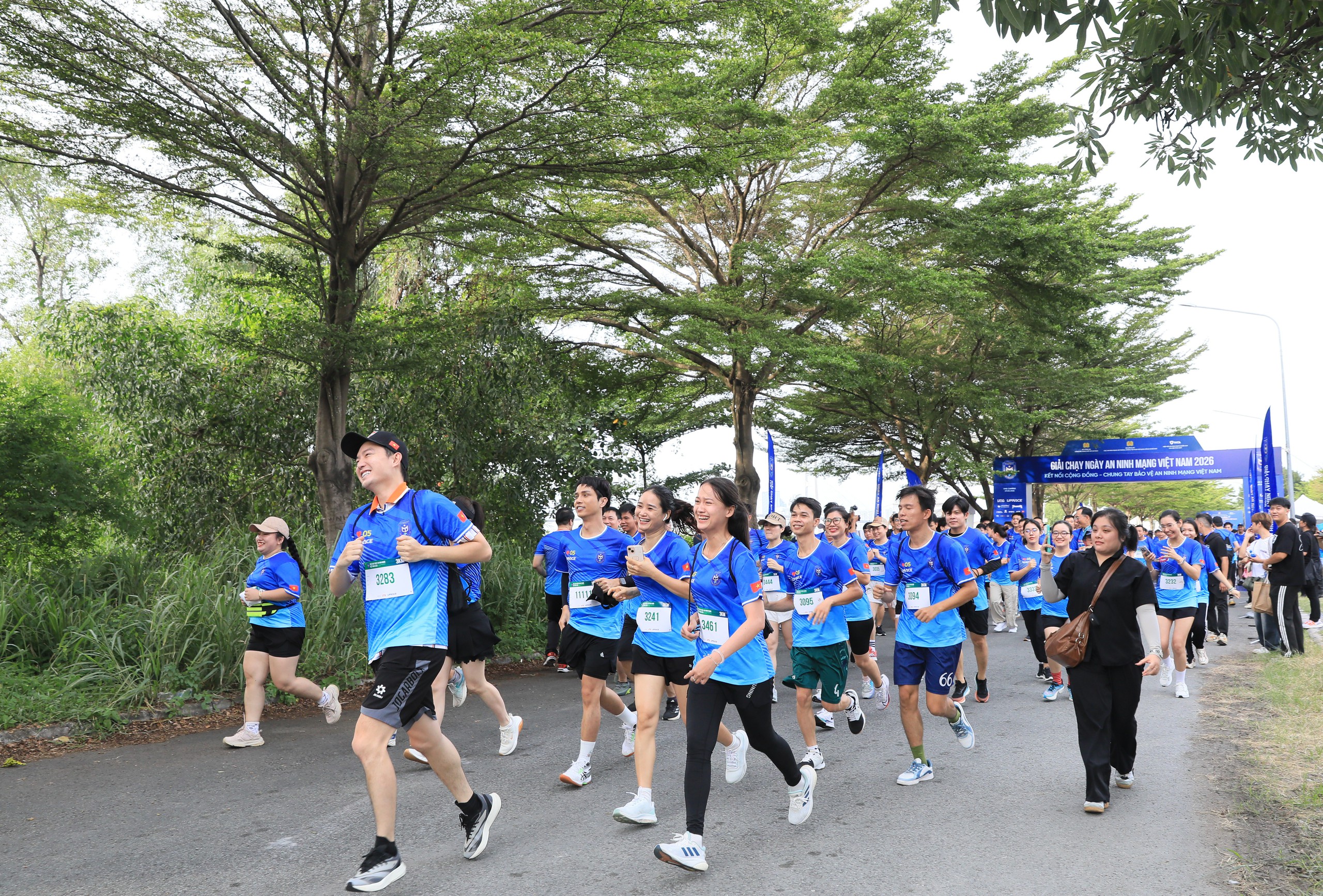 Hơn 1.000 người chạy bộ ở TP.HCM, cùng lan tỏa thông điệp bảo vệ an ninh mạng - Ảnh 3.
