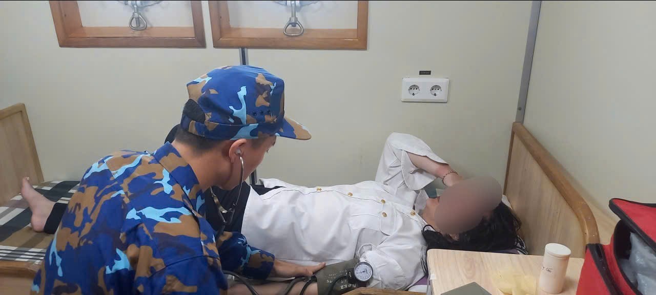 Gần 8 giờ trôi dạt trên biển, cô gái sống sót kỳ diệu nhờ chiếc phao 'lạ'- Ảnh 3.