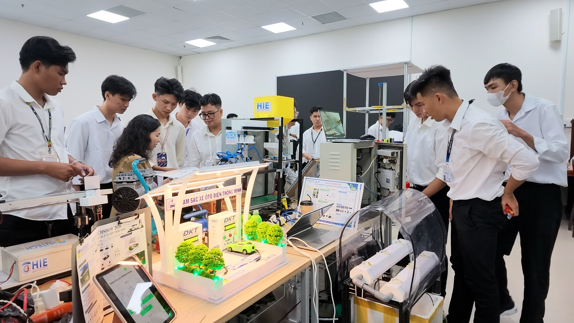  Dấu ấn với các đồ án ứng dụng AI, IoT và xe 'xanh'- Ảnh 2.