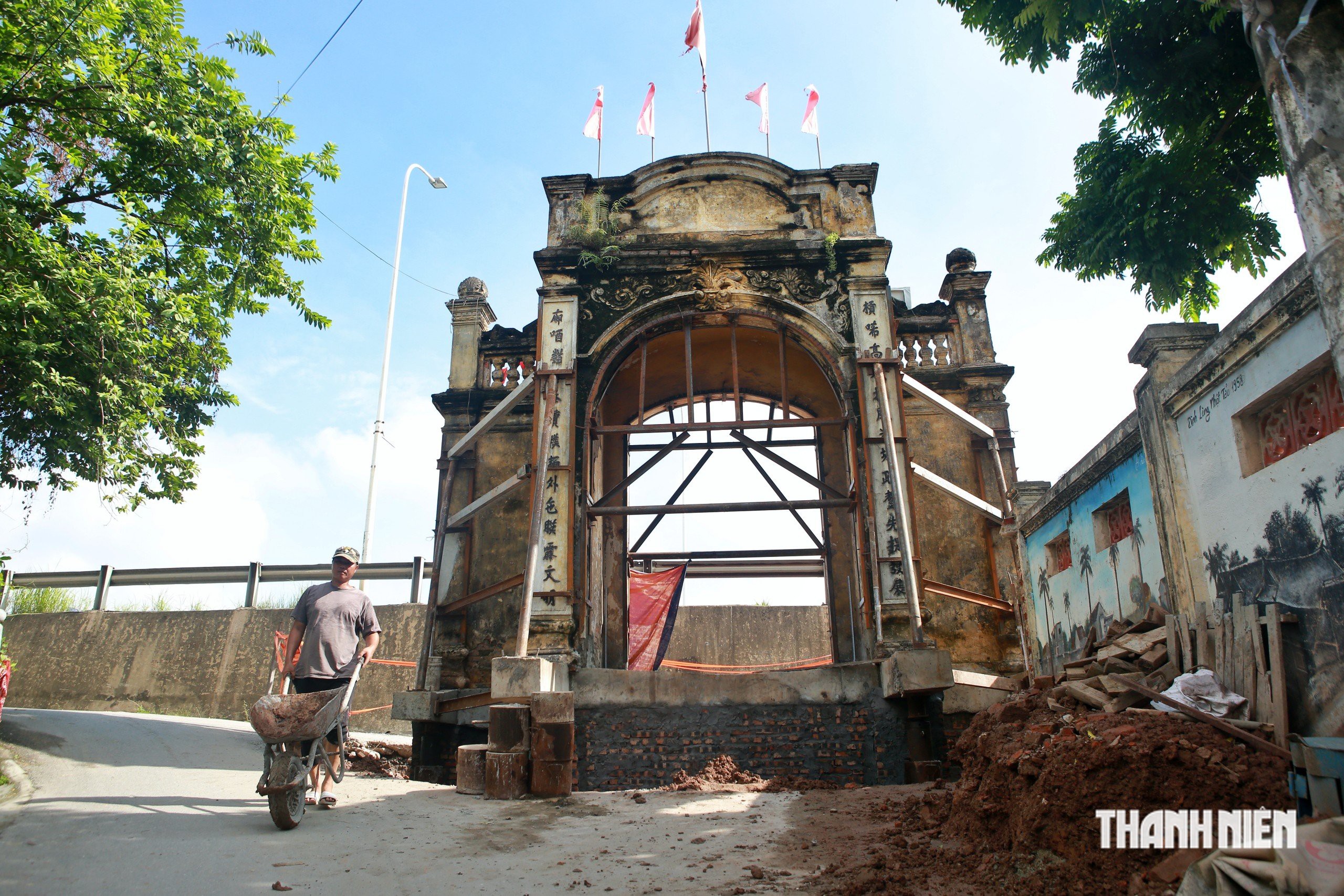 Người dân góp tiền tu bổ cổng làng hơn trăm tuổi - Ảnh 3.