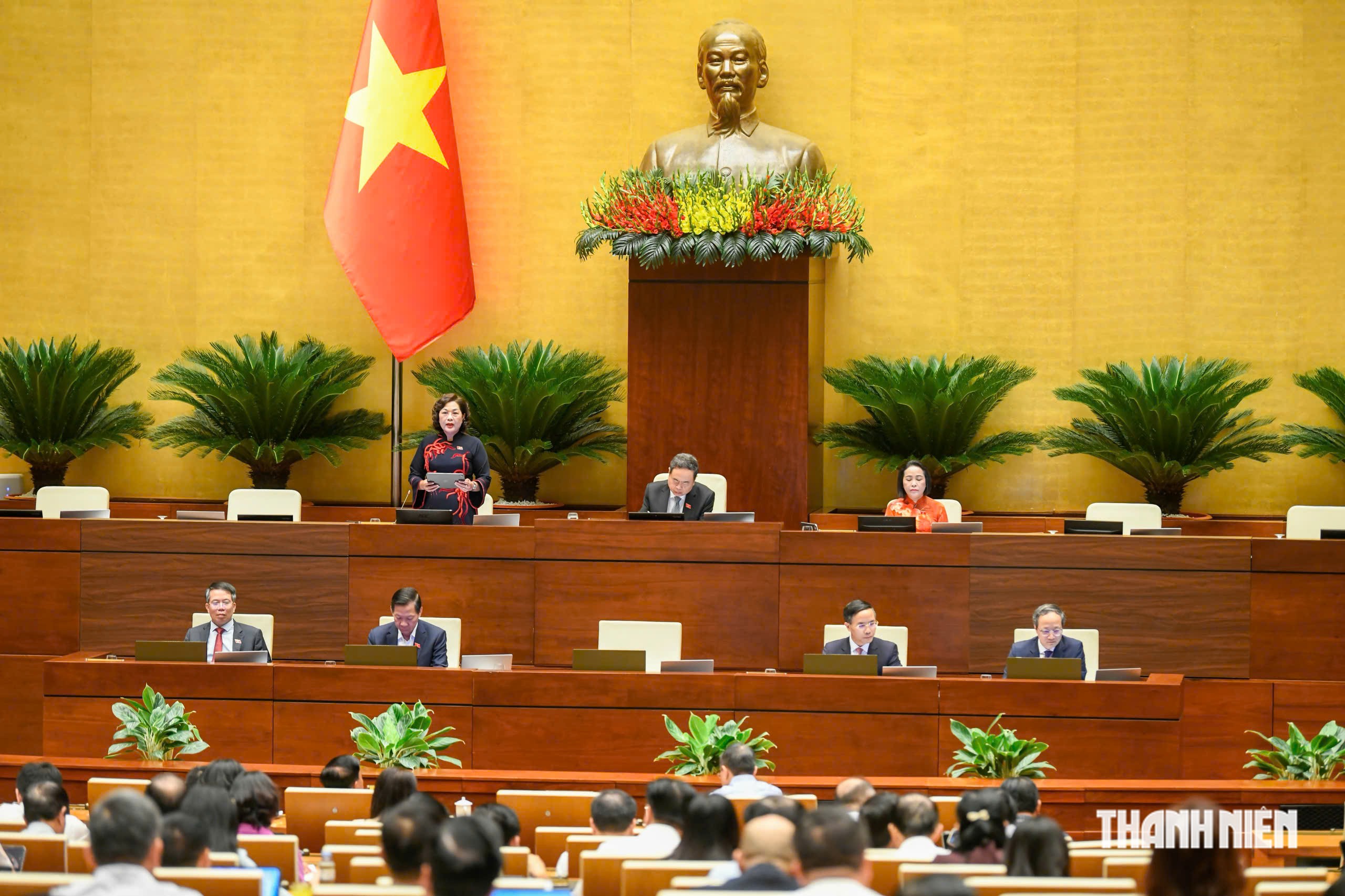 Đại biểu đề xuất cấm 'bia kèm lạc', ép mua trái phiếu khi vay ngân hàng- Ảnh 2.