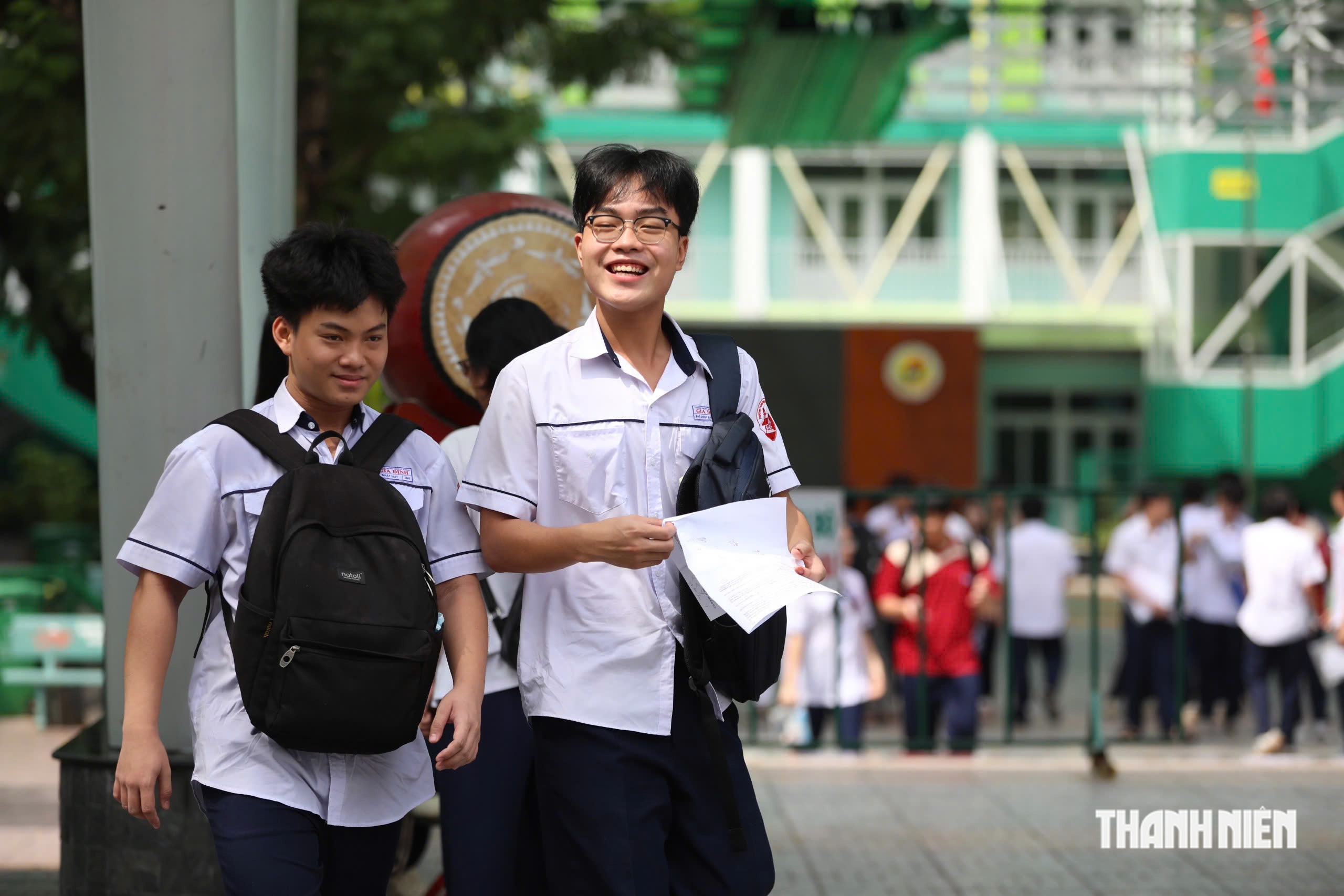 Trường đại học công bố điểm chuẩn kèm điều kiện tiếng Anh - Ảnh 1.
