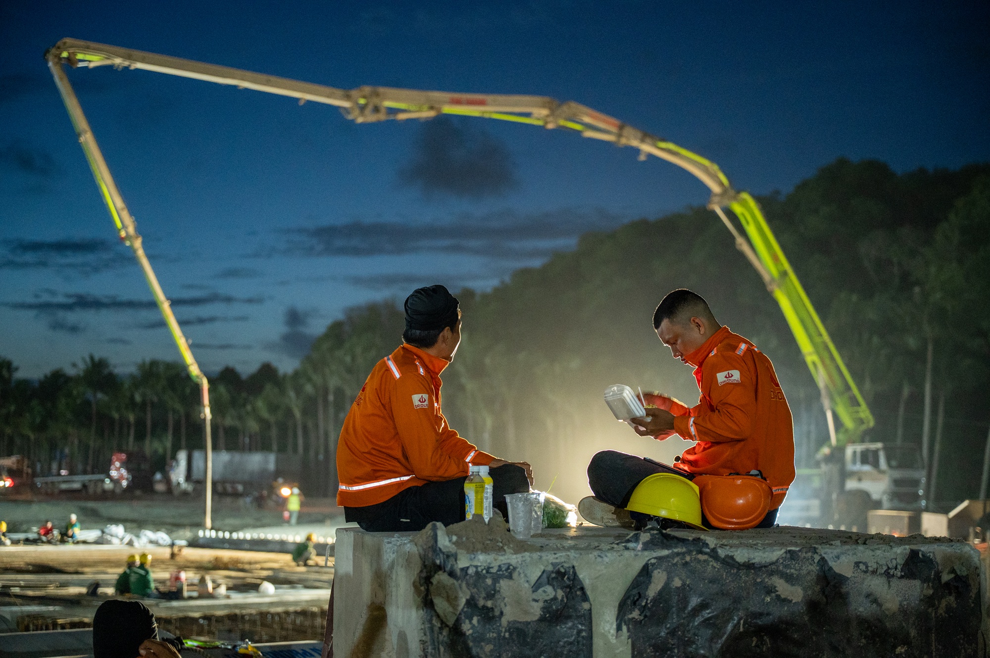 Từ Bắc vào Nam, loạt đại công trường vẫn thi công rầm rập xuyên lễ- Ảnh 3.