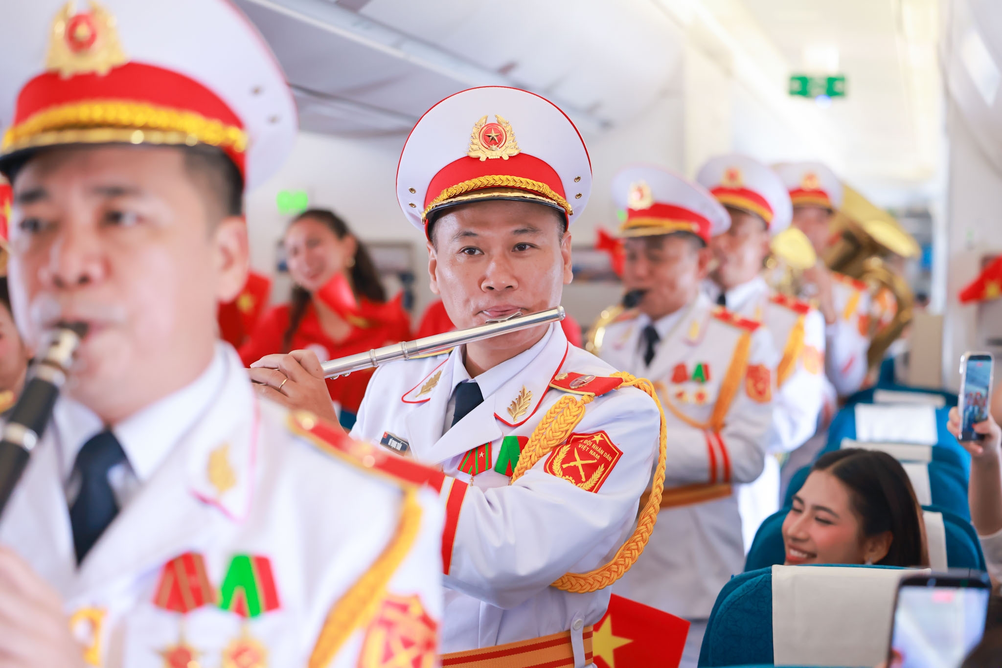 Giai điệu Quốc khánh vang lên ở độ cao 10.000 mét trên chuyến bay Vietnam Airlines- Ảnh 5.