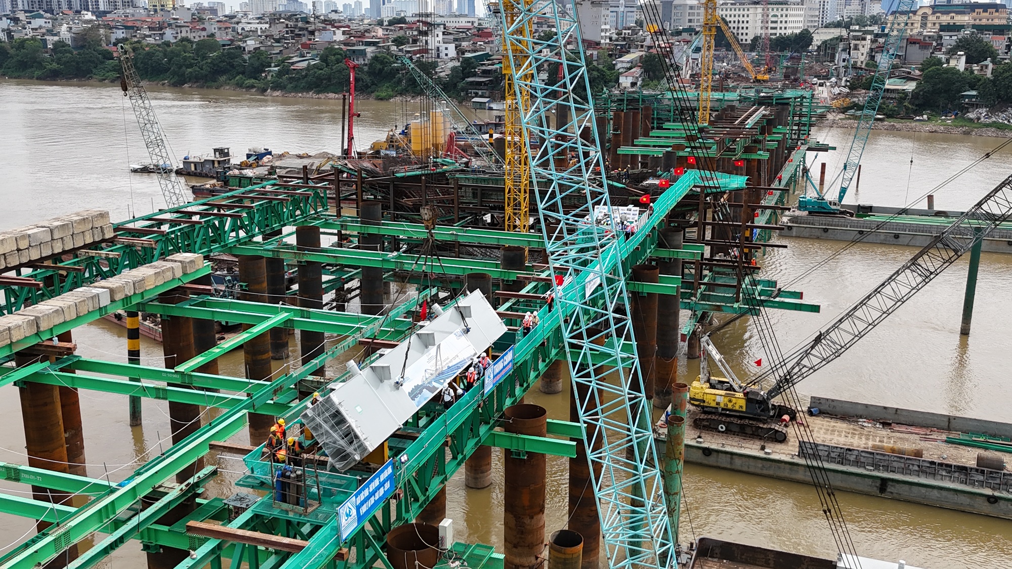 Từ Bắc vào Nam, loạt đại công trường vẫn thi công rầm rập xuyên lễ- Ảnh 5.