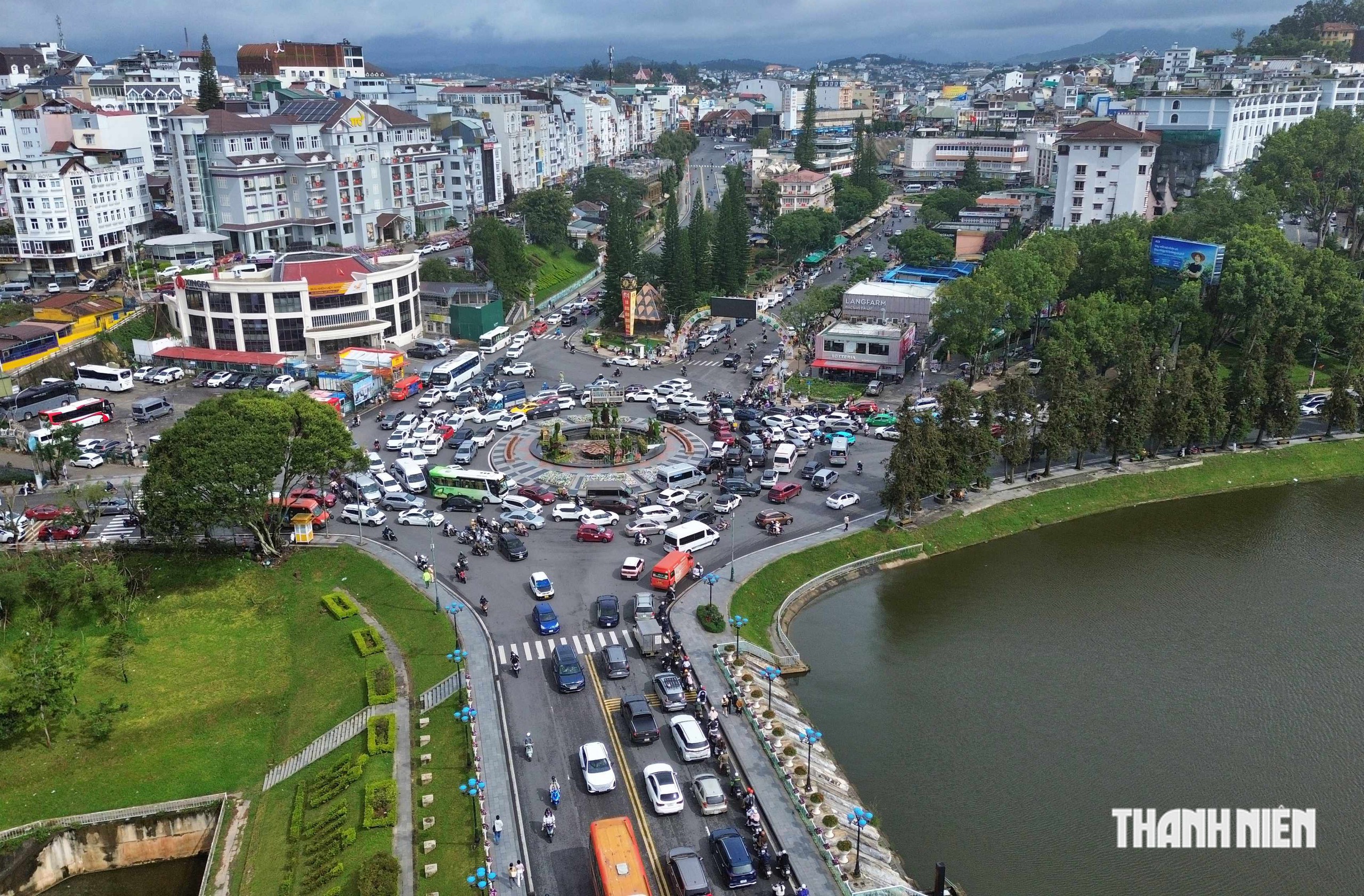 "Nhích từng chút" ở trung tâm Đà Lạt- Ảnh 1.