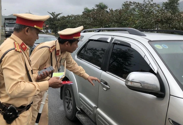 Chạy ô tô dưới 60 km/giờ, khoảng cách an toàn có bắt buộc bao nhiêu mét? - Ảnh 2.