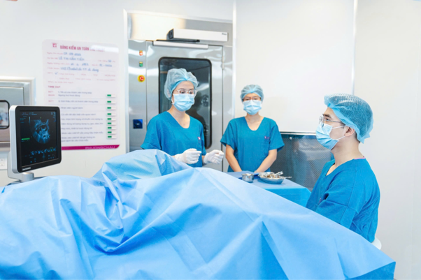 Cặp đôi người Mỹ đến Việt Nam làm IVF, thành công ngay lần chuyển phôi đầu - Ảnh 2.