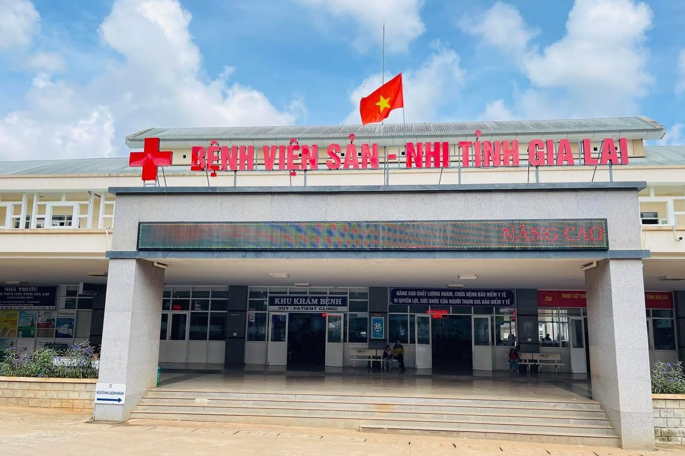 Bé gái 4 tuổi tử vong với triệu chứng bệnh dại sau khi chơi với mèo- Ảnh 1.