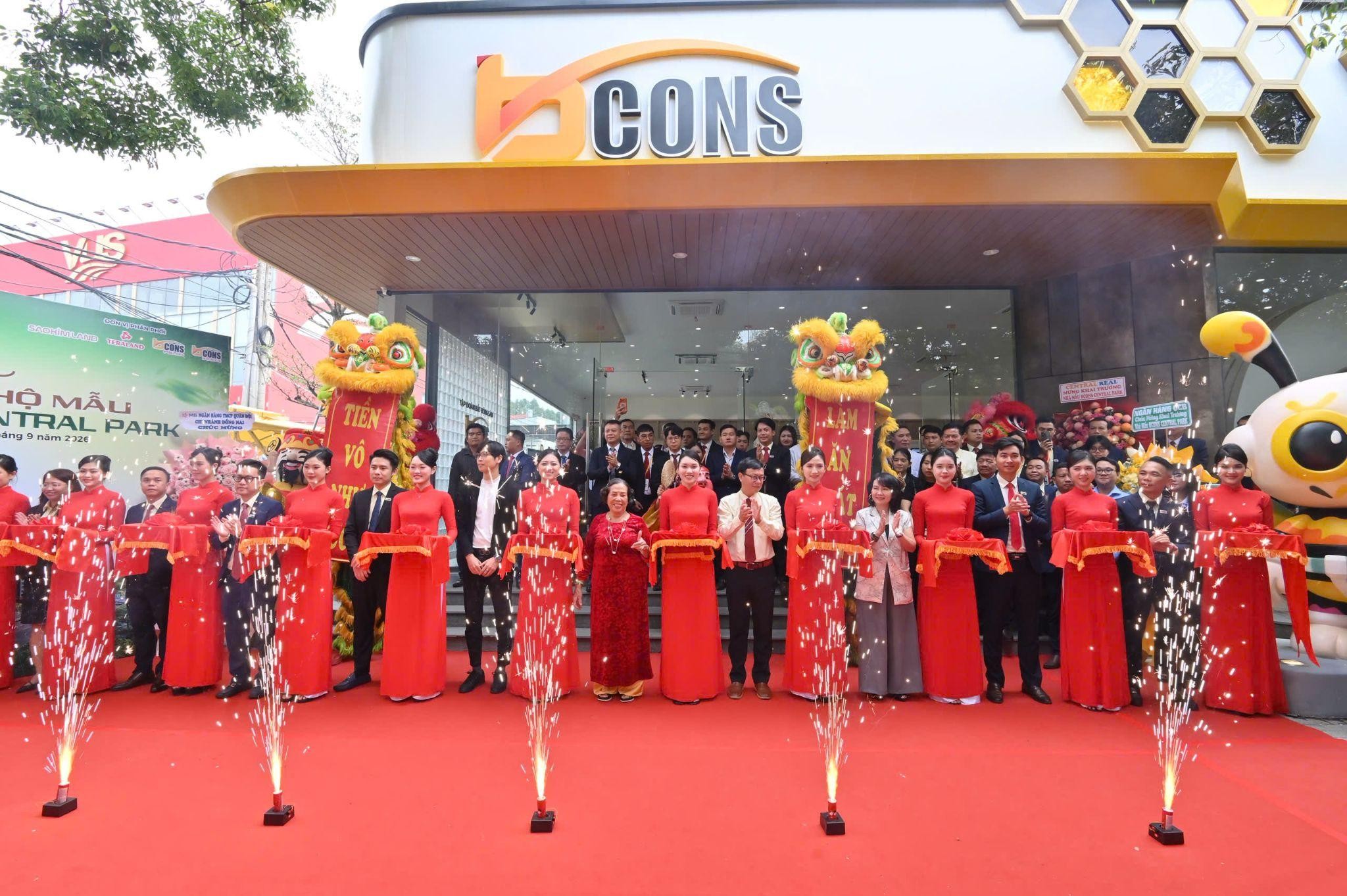 Tấp nập người tham quan nhà mẫu ‘căn hộ chuẩn xanh giữa lòng Biên Hòa’ - Ảnh 1.