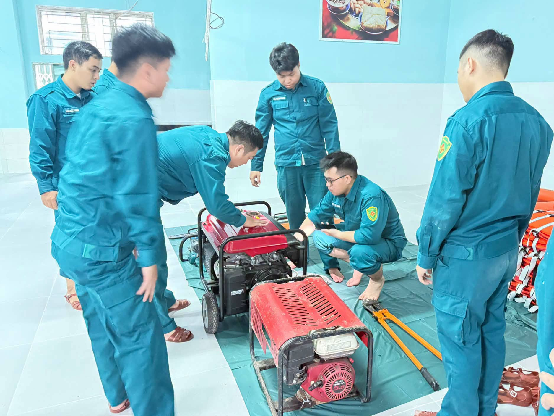 Mưa lớn ở Đà Nẵng, người dân ở 'rốn lũ' Mẹ Suốt lại tất tả chạy lụt - Ảnh 6.