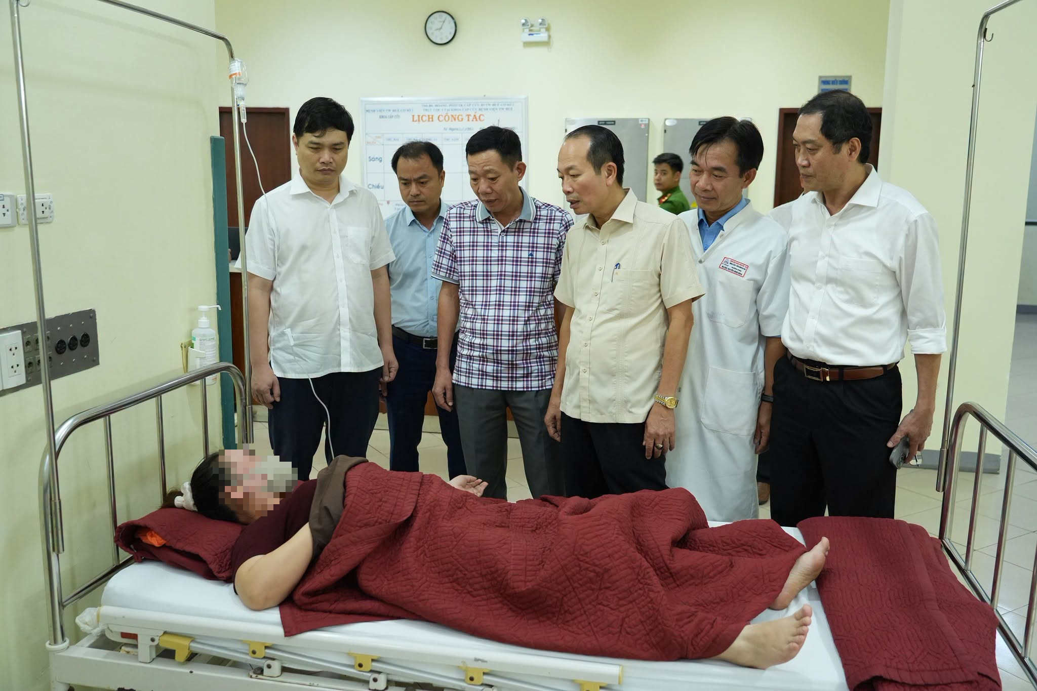 Lãnh đạo thành phố Huế chỉ đạo khẩn vụ 95 công nhân nhập viện nghi ngộ độc- Ảnh 1.